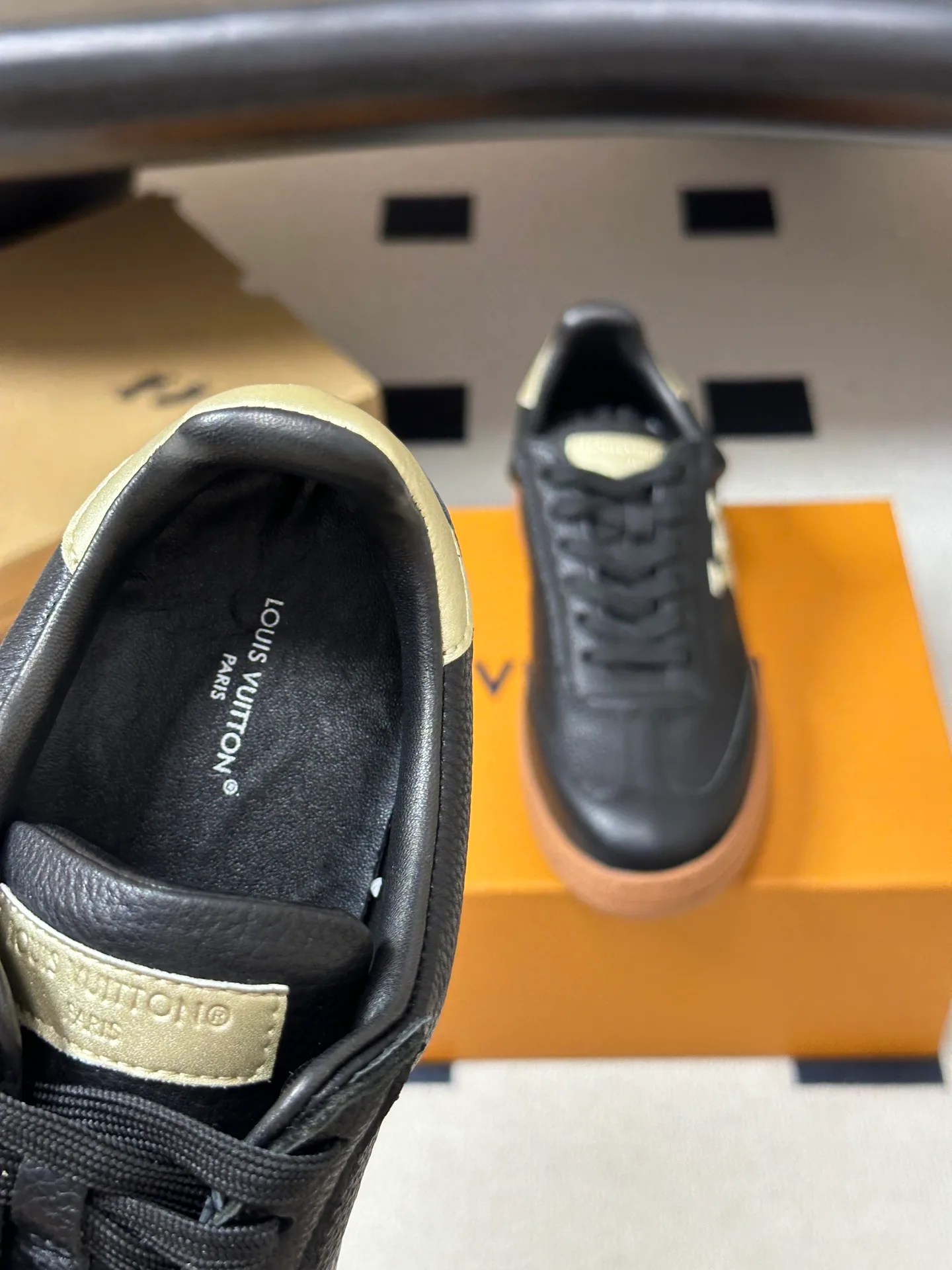 Кроссовки Женские Louis Vuitton 18340951