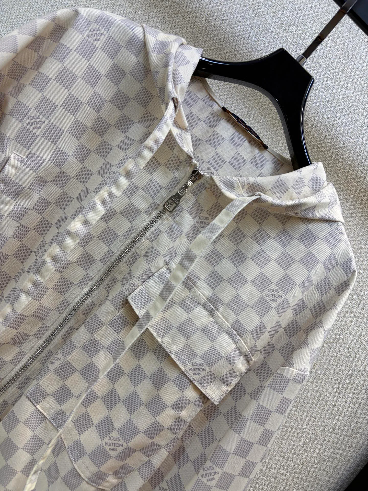Куртки И Пуховики Женские Louis Vuitton 18203403