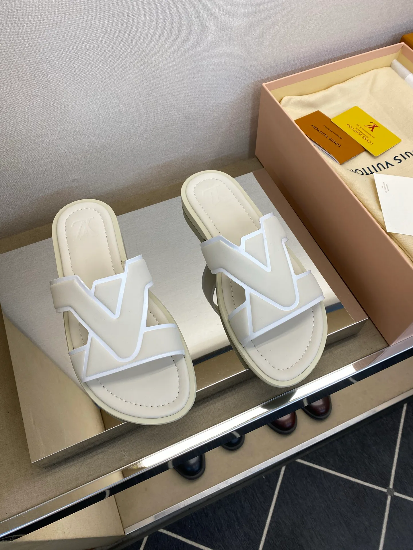 Шлепанцы Мужские Louis Vuitton 13080175