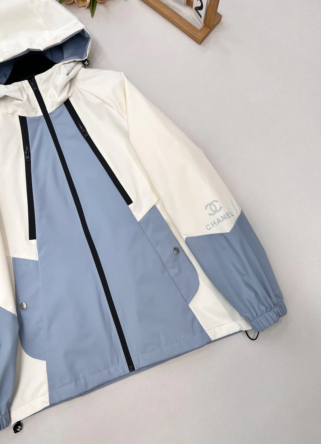 Куртки И Пуховики Женские Chanel 2006556