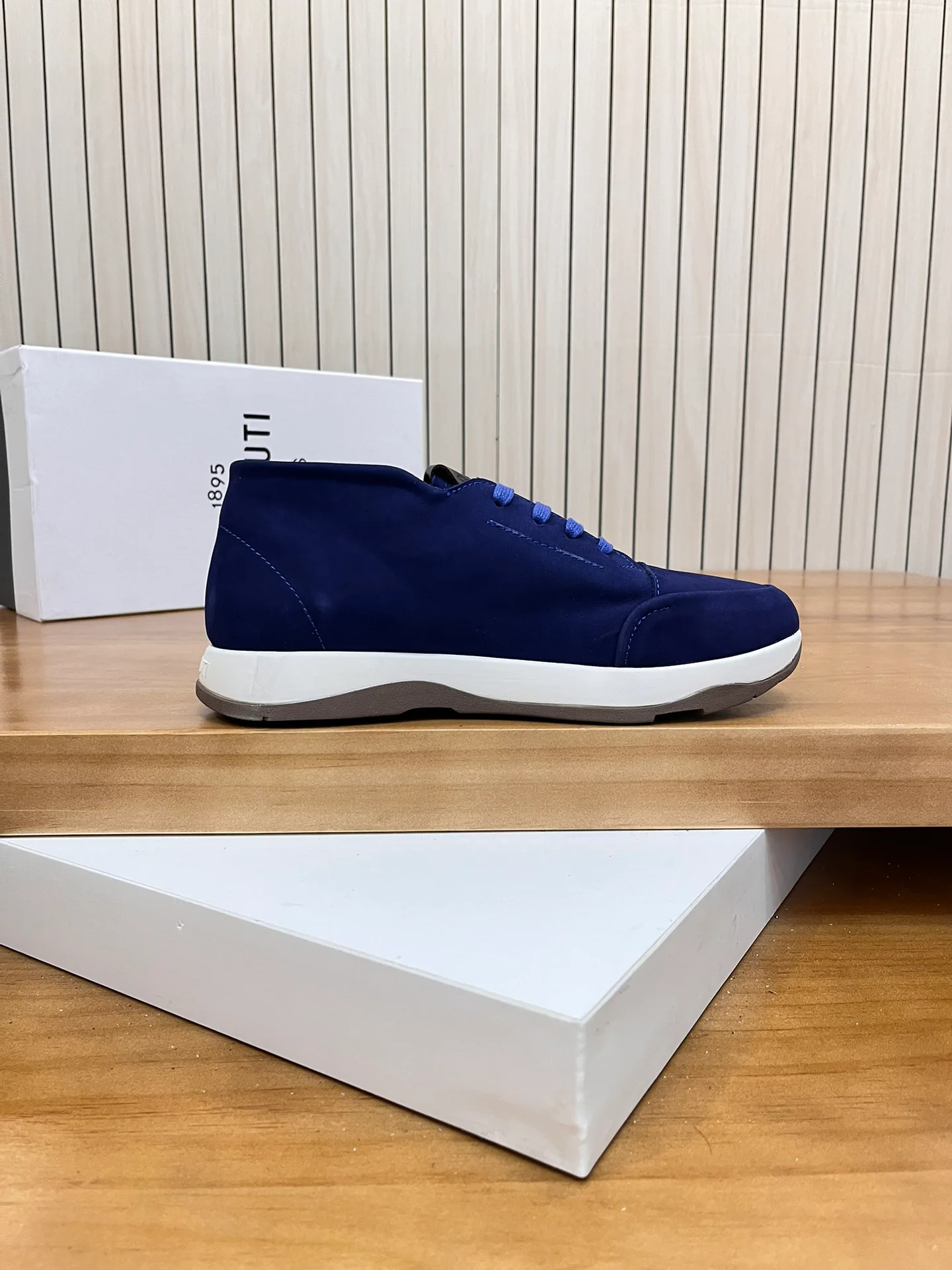 Кроссовки Женские Berluti 462856