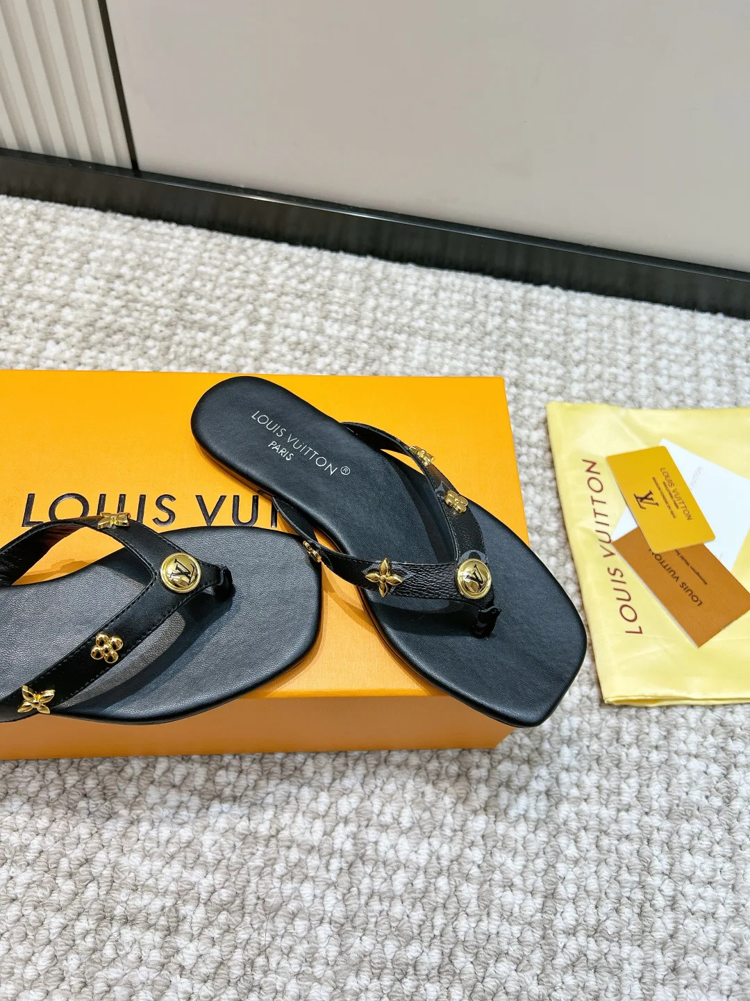 Шлепанцы Женские Louis Vuitton 14227994