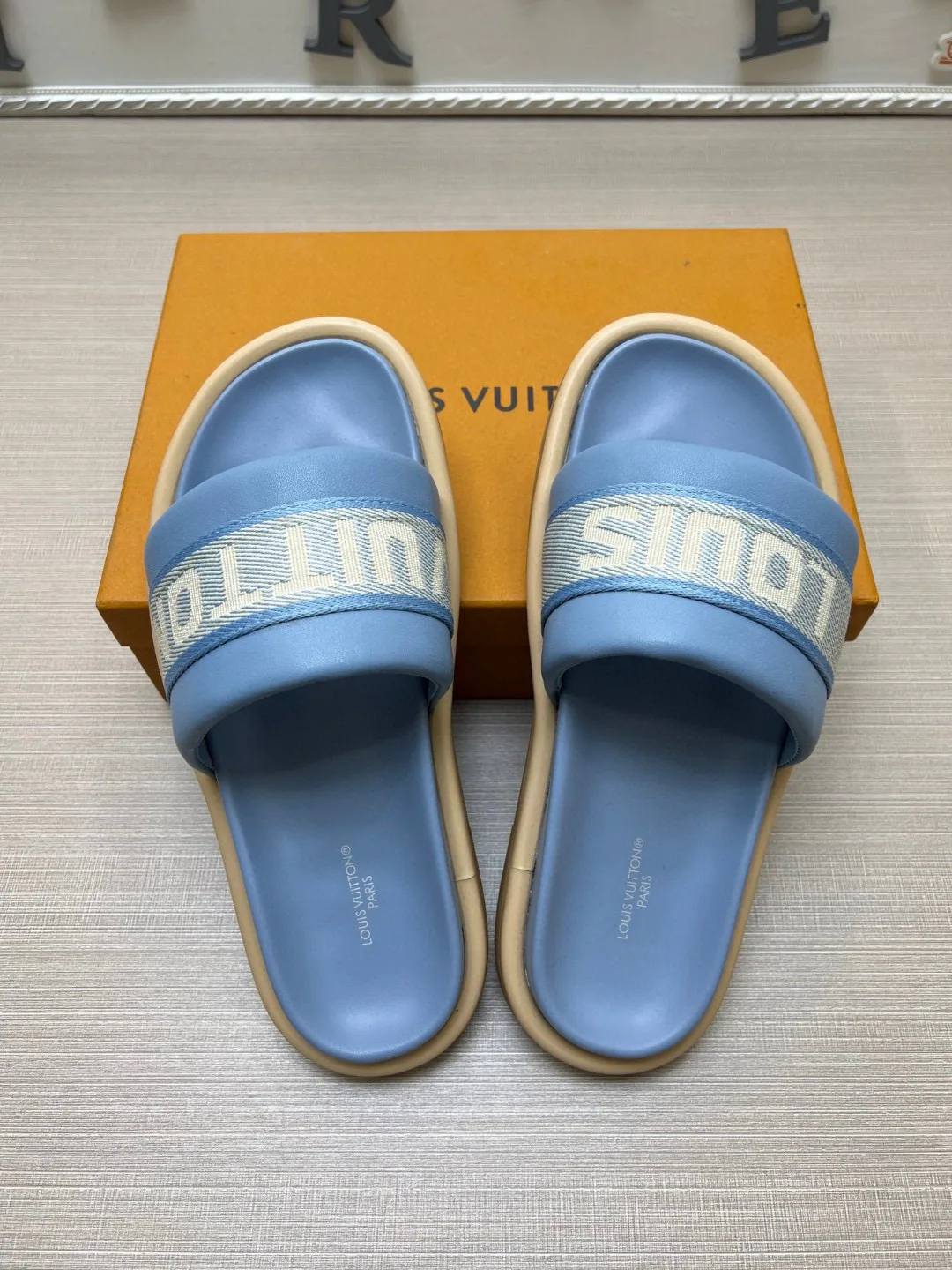 Шлепанцы Женские Louis Vuitton 9801522