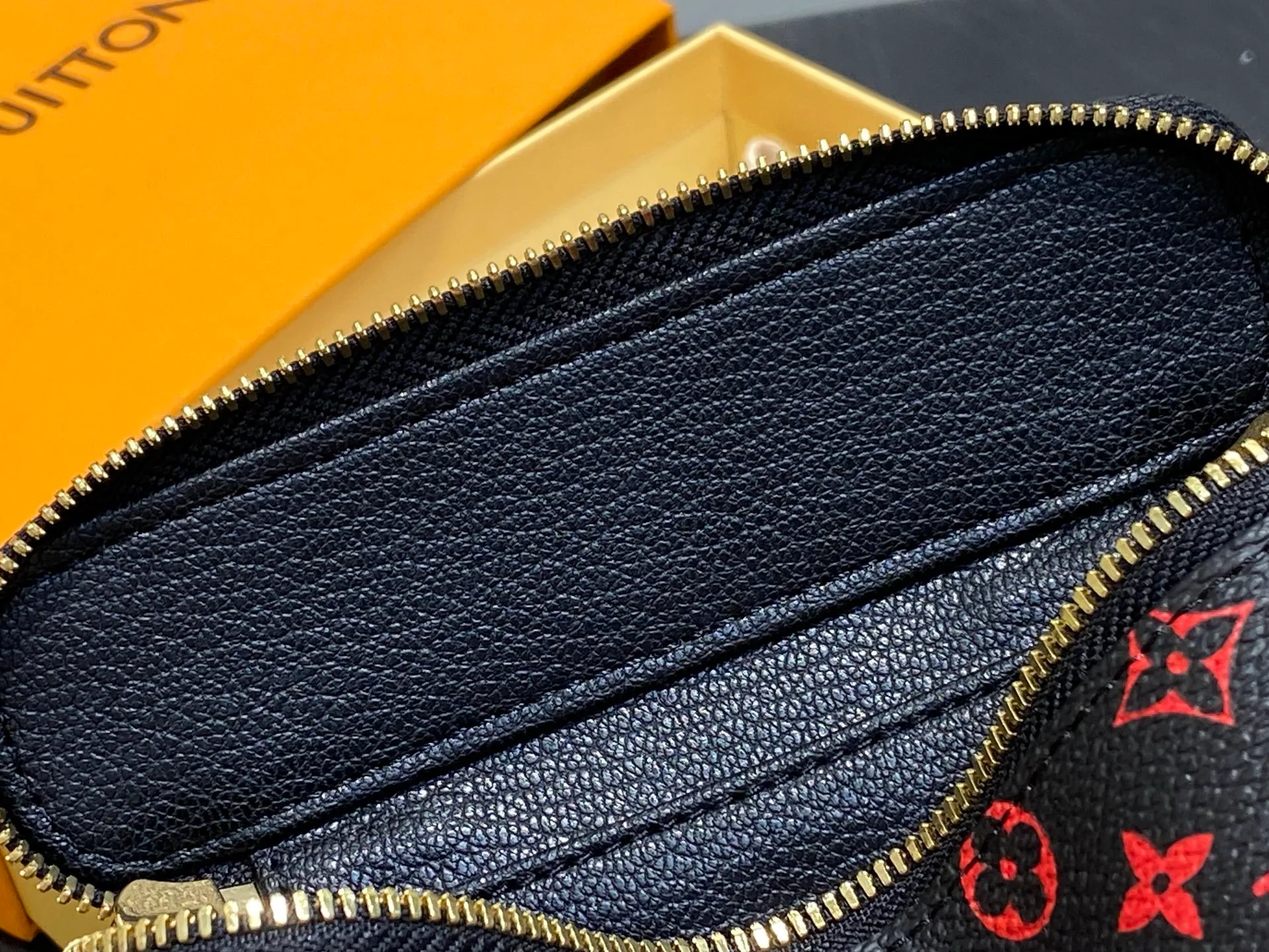 Клатчи Женские Louis Vuitton 18644356