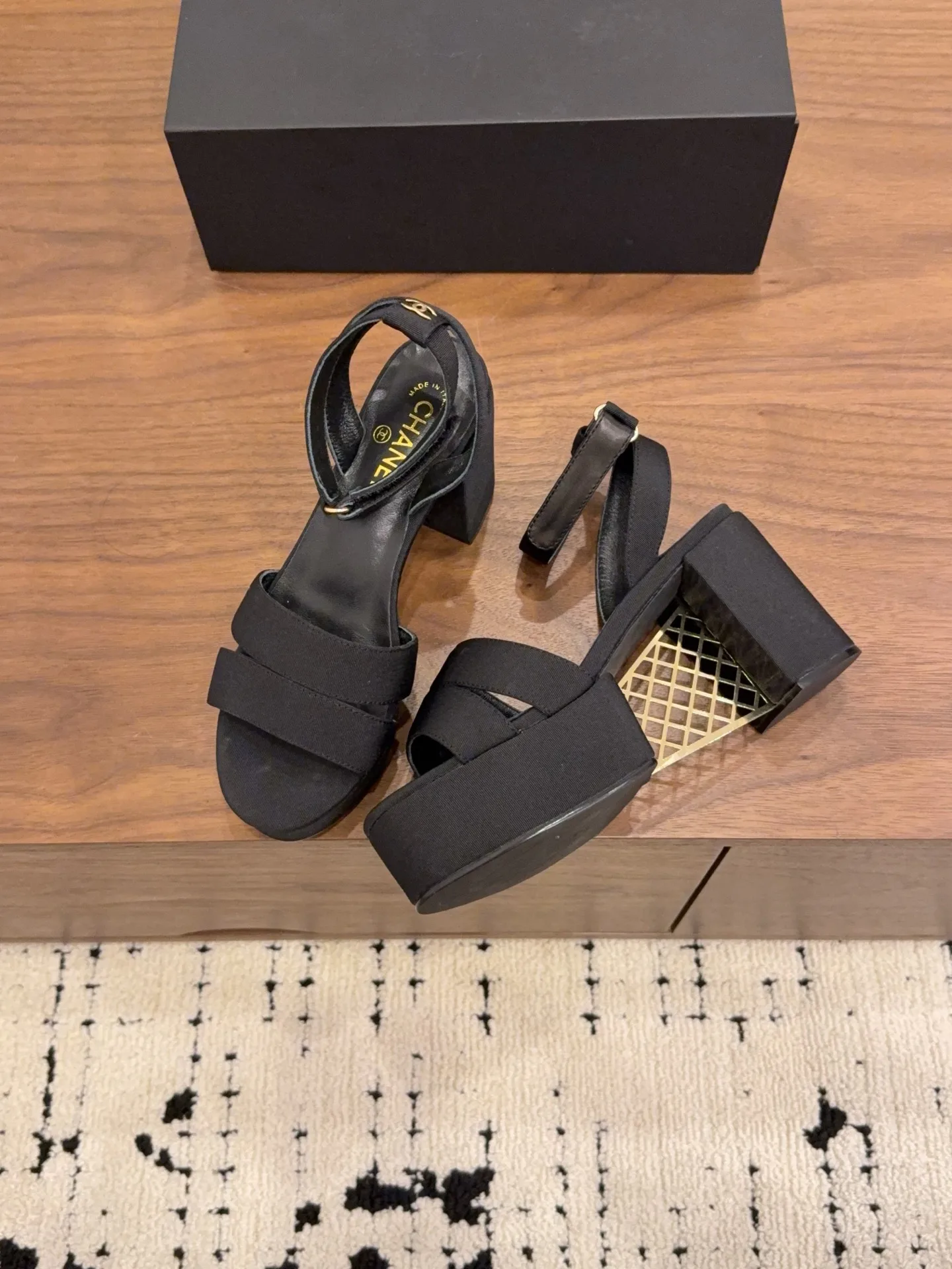 Сандалии Женские Chanel 11499619