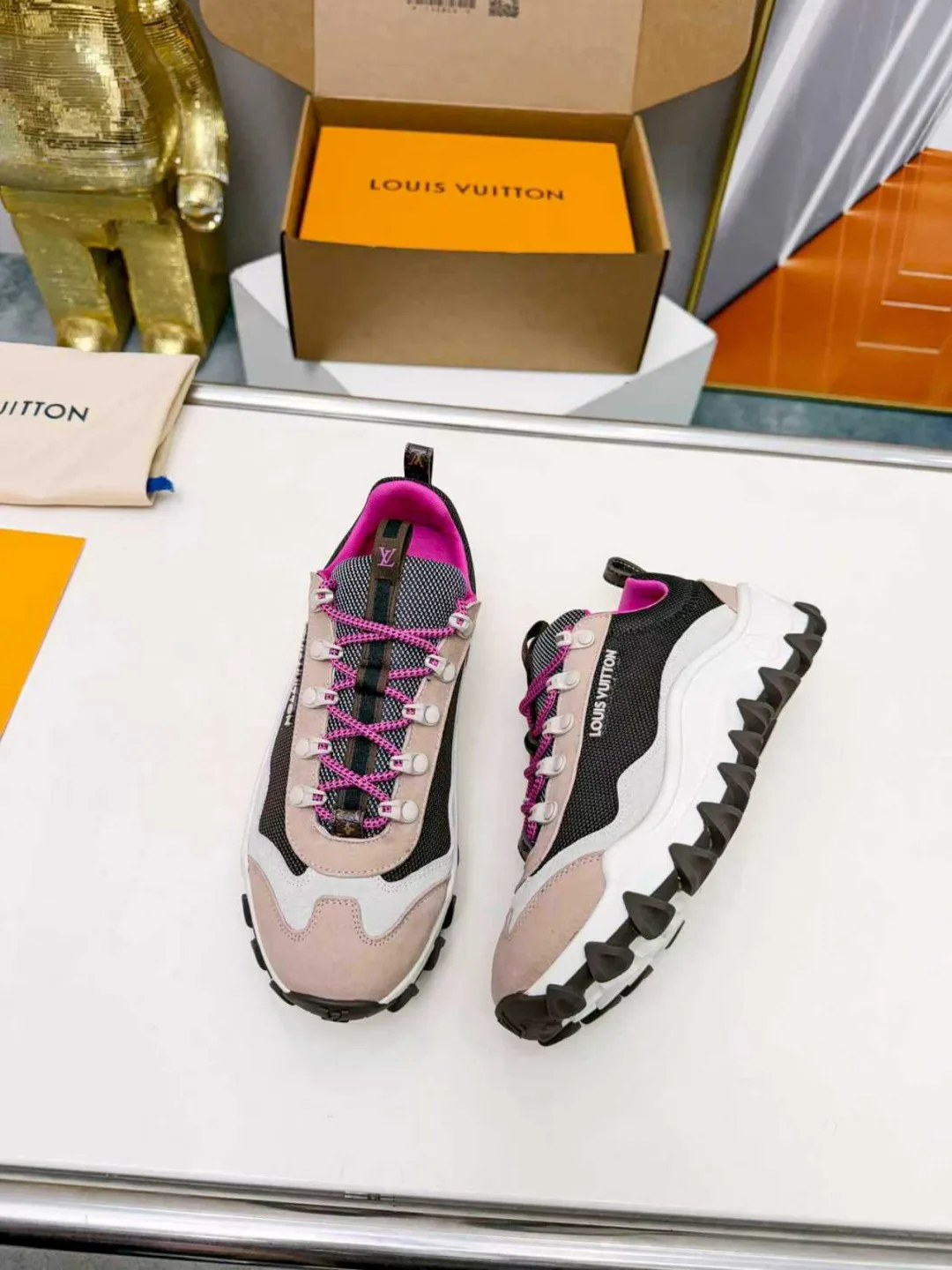 Кроссовки Женские Louis Vuitton 13152688