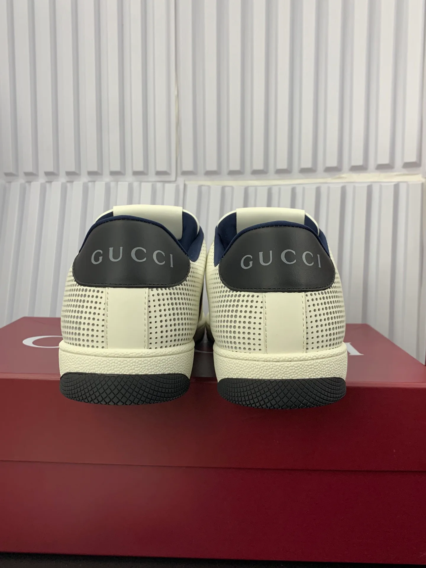 Кроссовки Женские Gucci 17545281