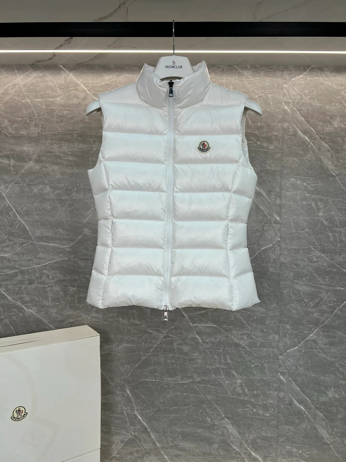 Жилеты Женские Moncler 18111346
