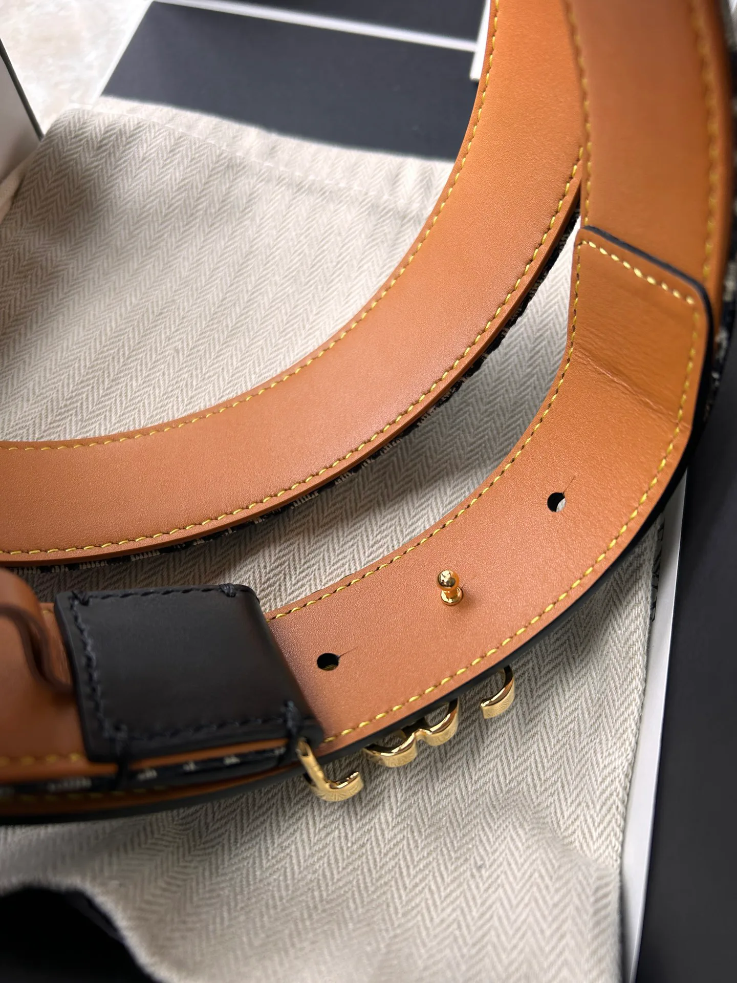 Ремни Loewe 11704493