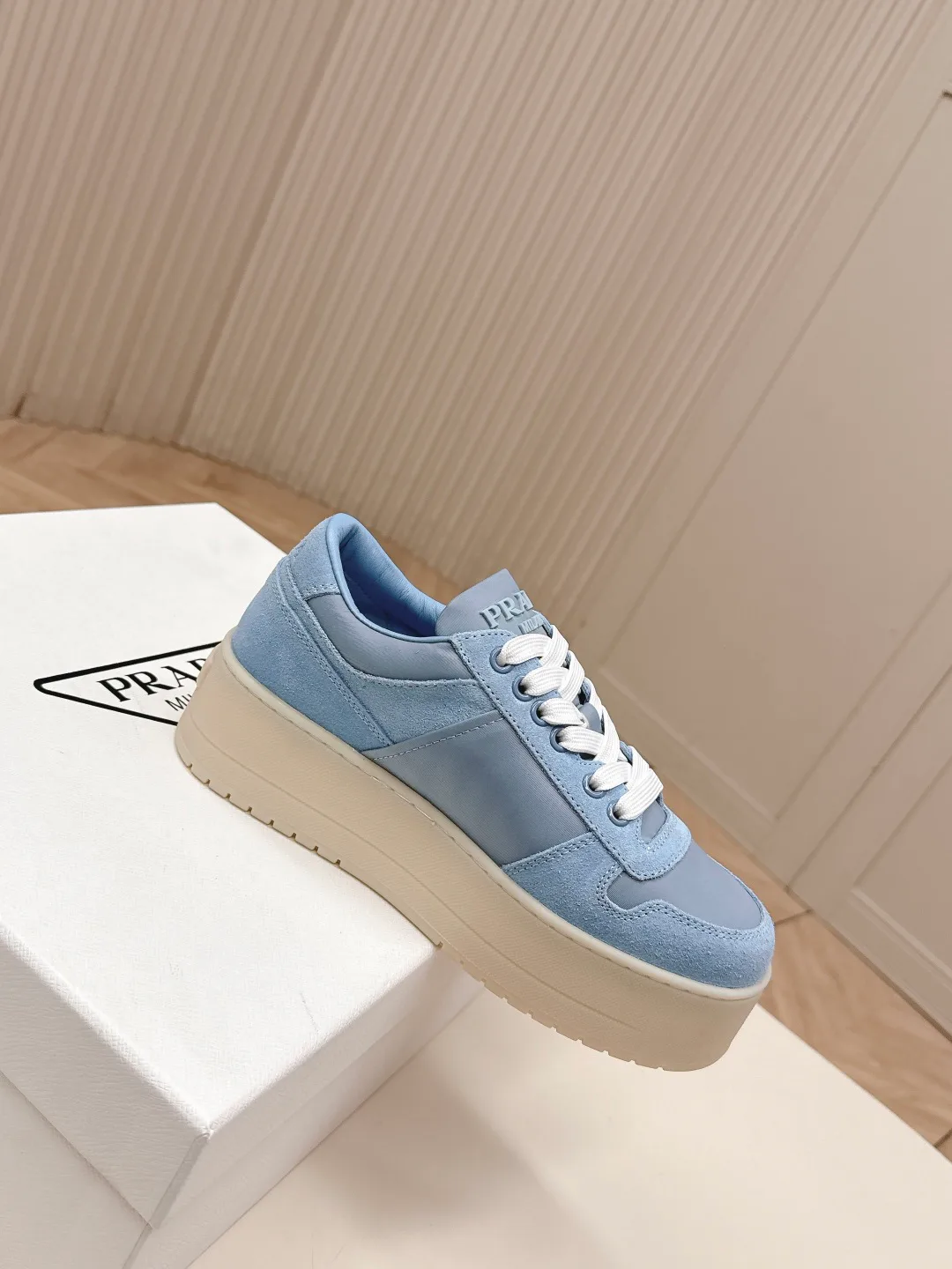 Кроссовки Женские Prada 11594930