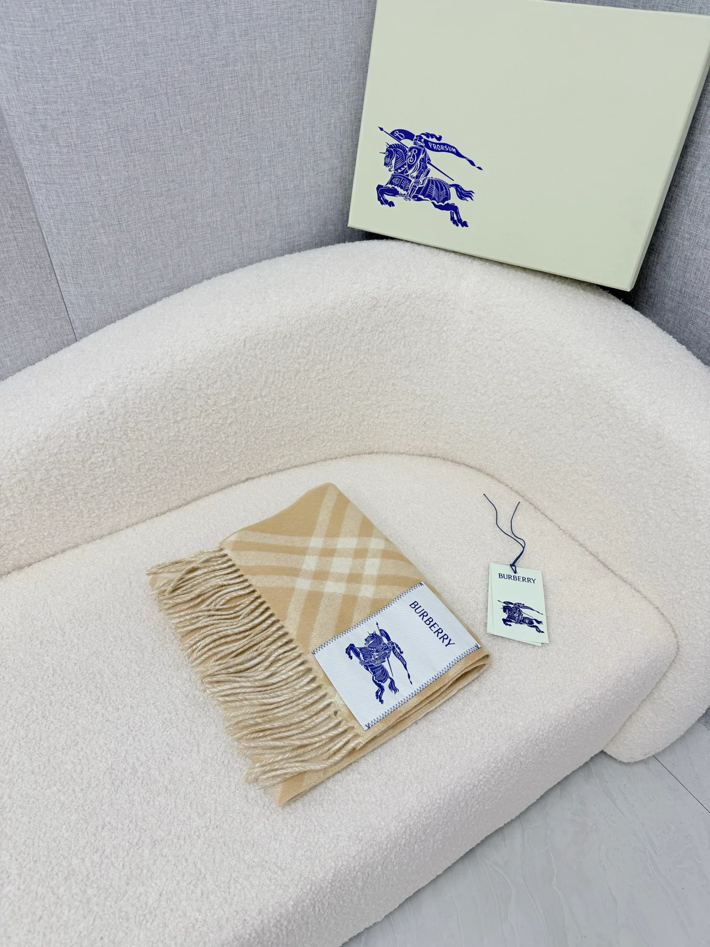 Шарфы Burberry 18322320