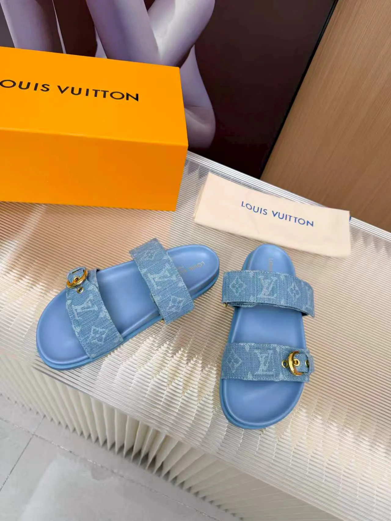 Шлепанцы Женские Louis Vuitton 11633022