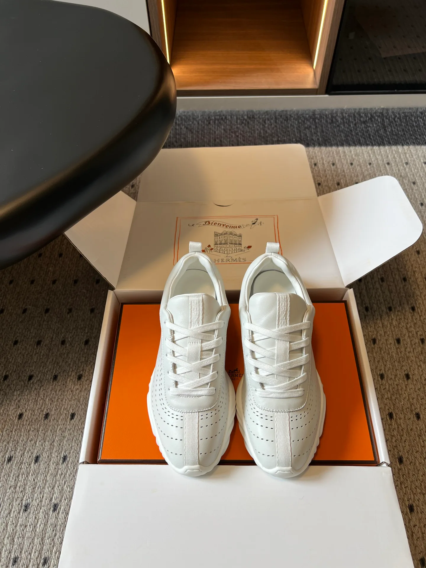 Кроссовки Женские Hermes 17625156