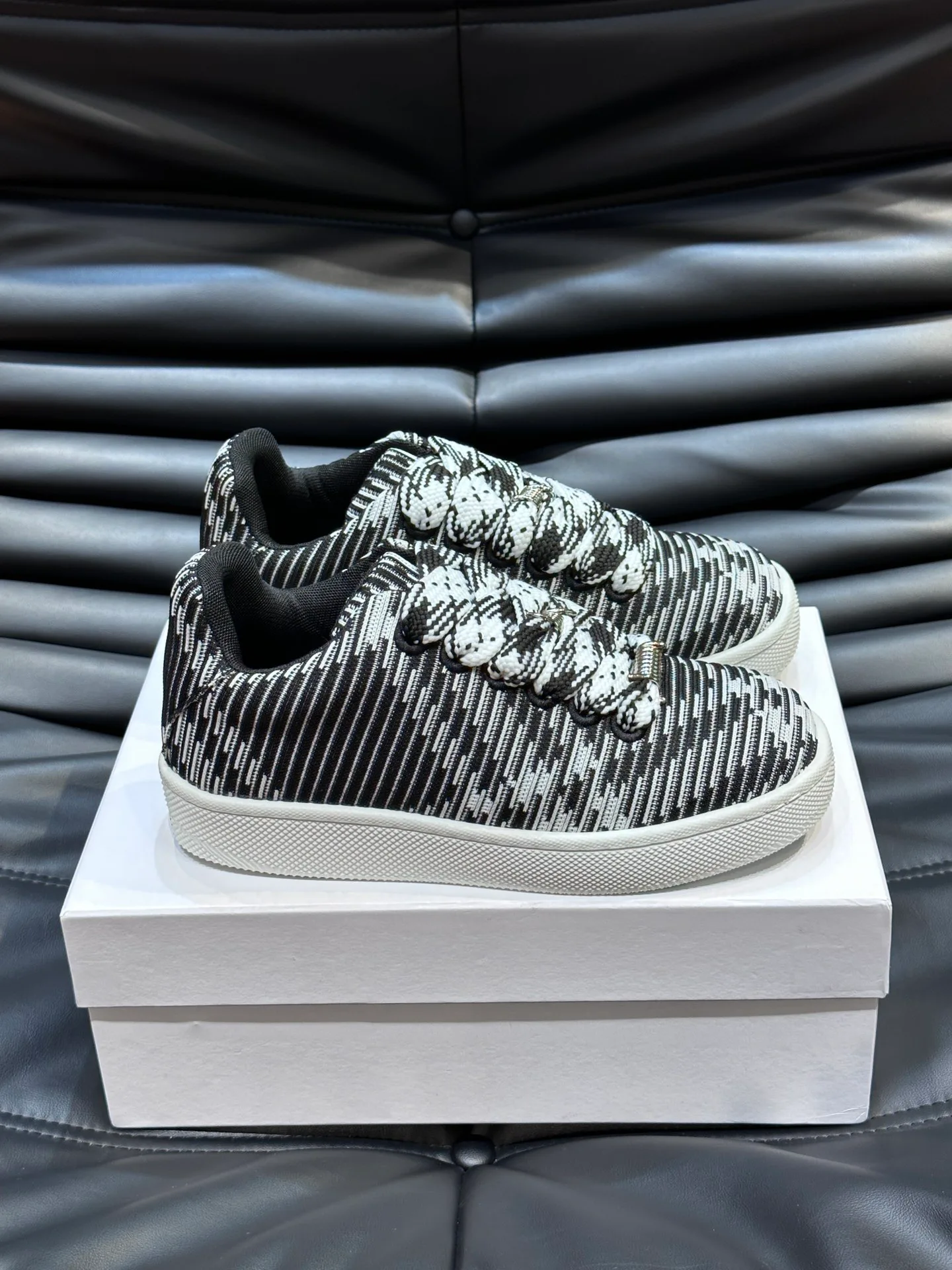 Кроссовки Женские Burberry 18744099