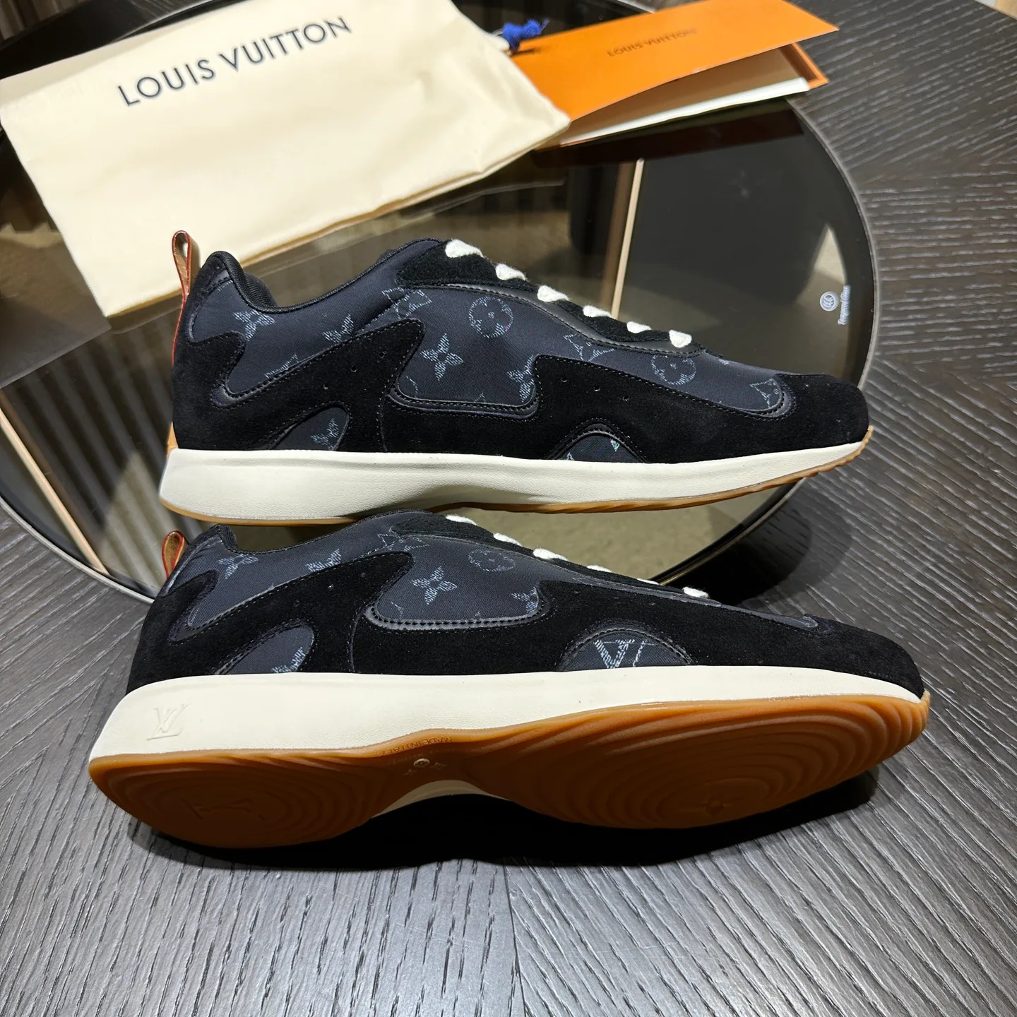 Кроссовки Мужские Louis Vuitton 18694054
