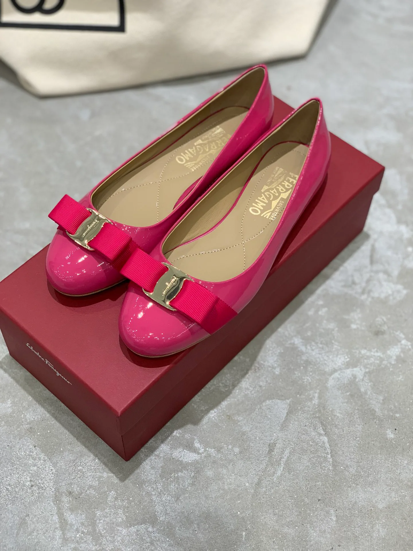 Балетки Женские Salvatore Ferragamo 18340646