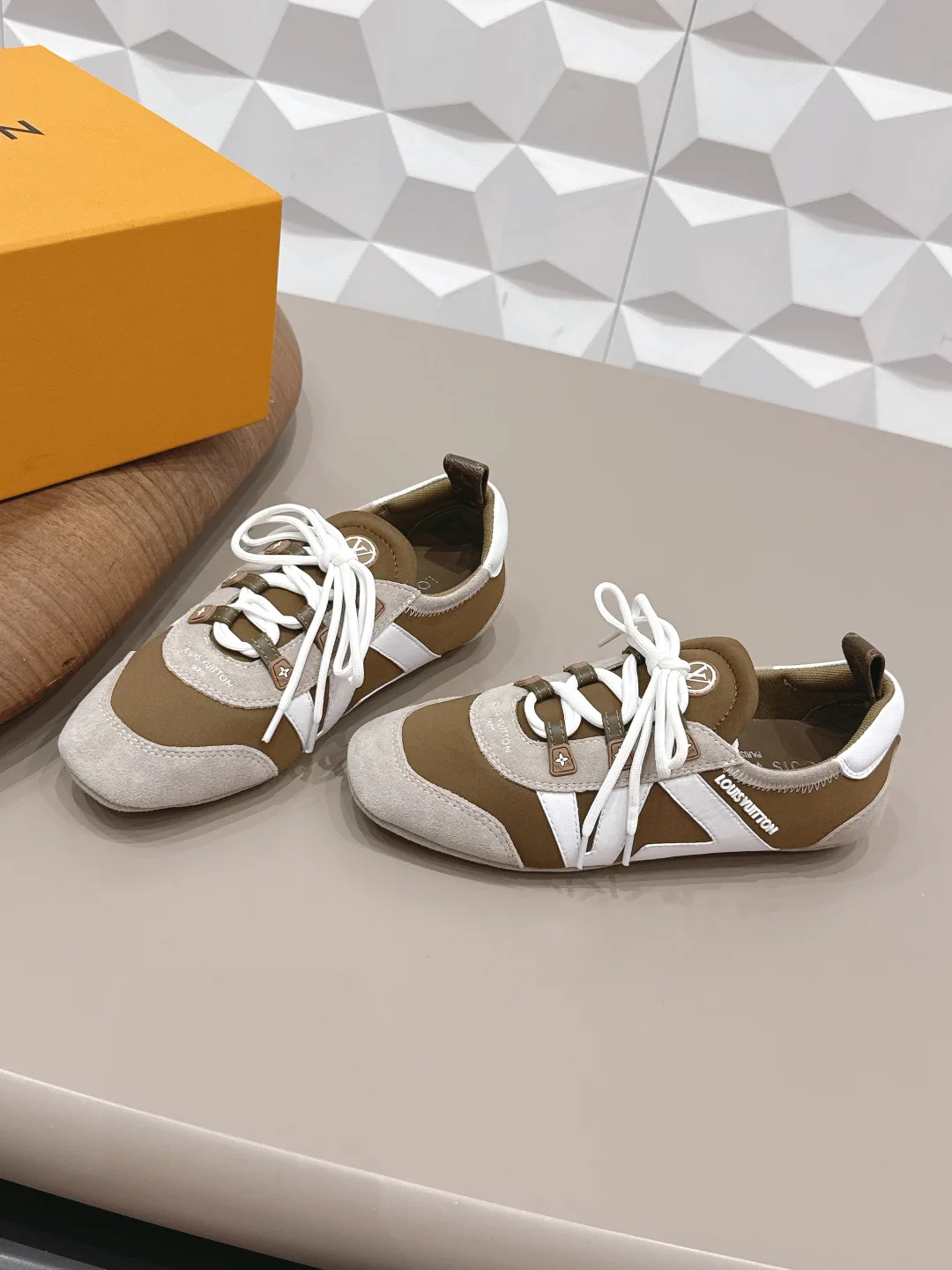 Кроссовки Женские Louis Vuitton 11508073