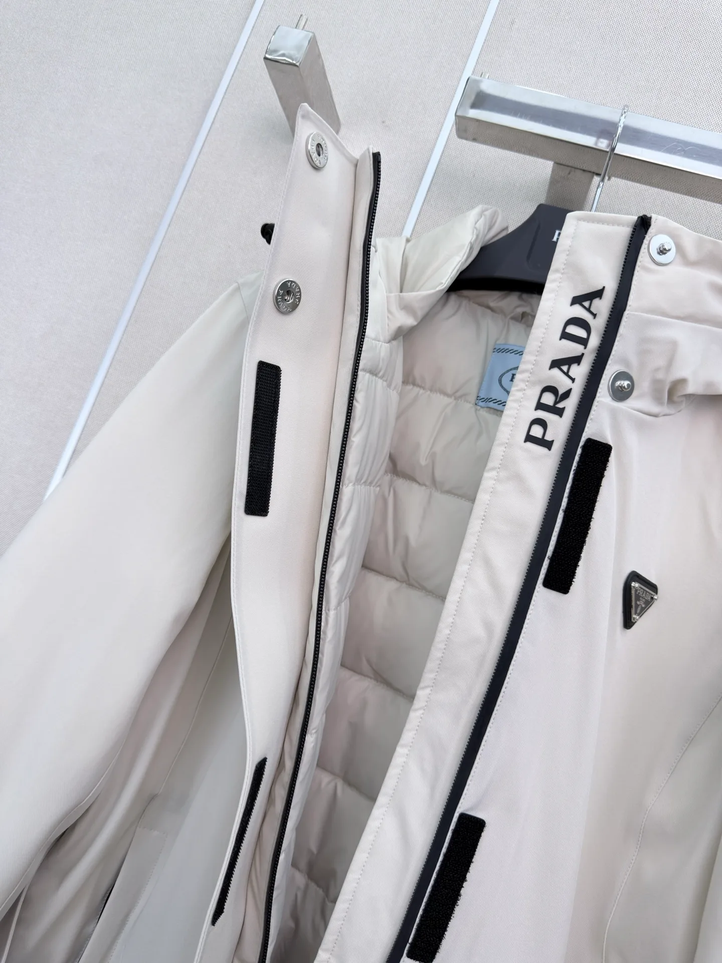 Куртки И Пуховики Женские Prada 18023487