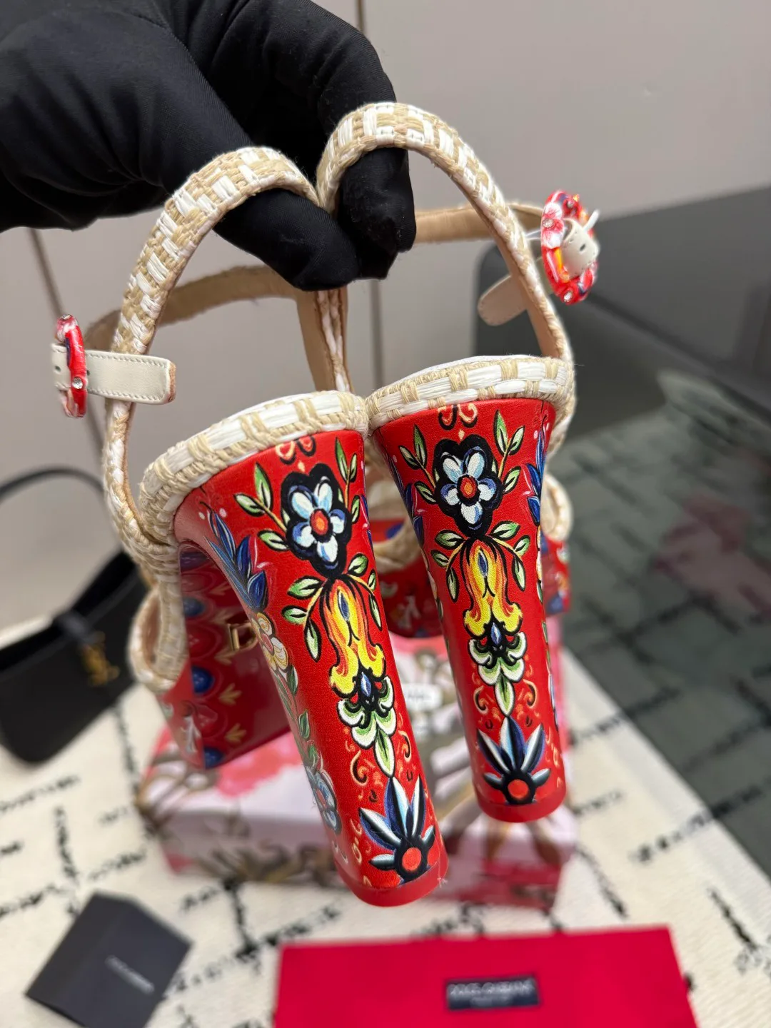 Босоножки Женские Dolce & Gabbana 19717829