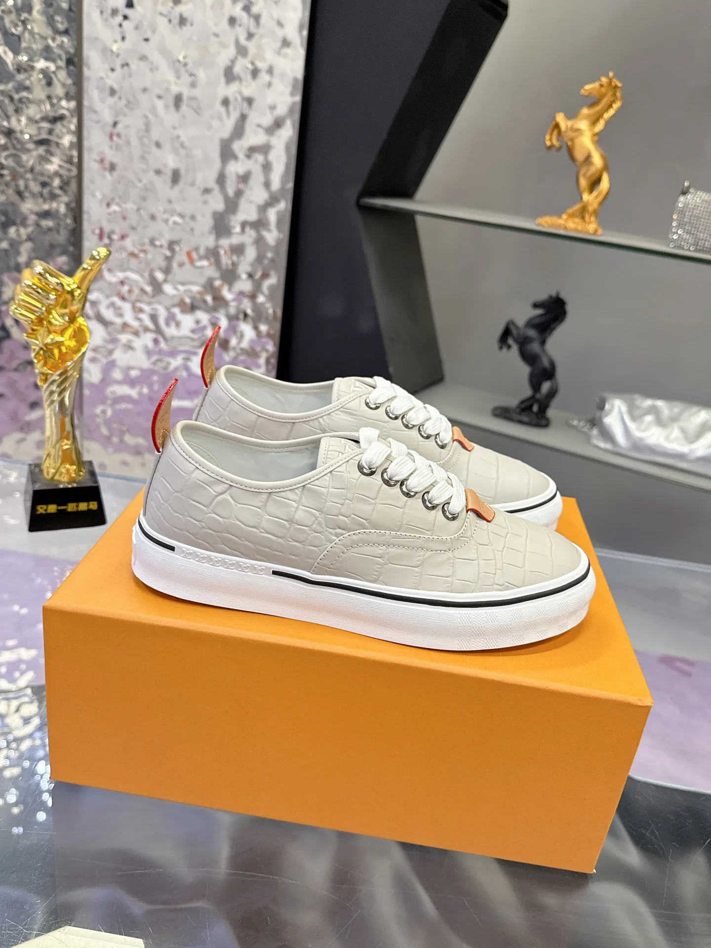 Кроссовки Мужские Louis Vuitton 17930914