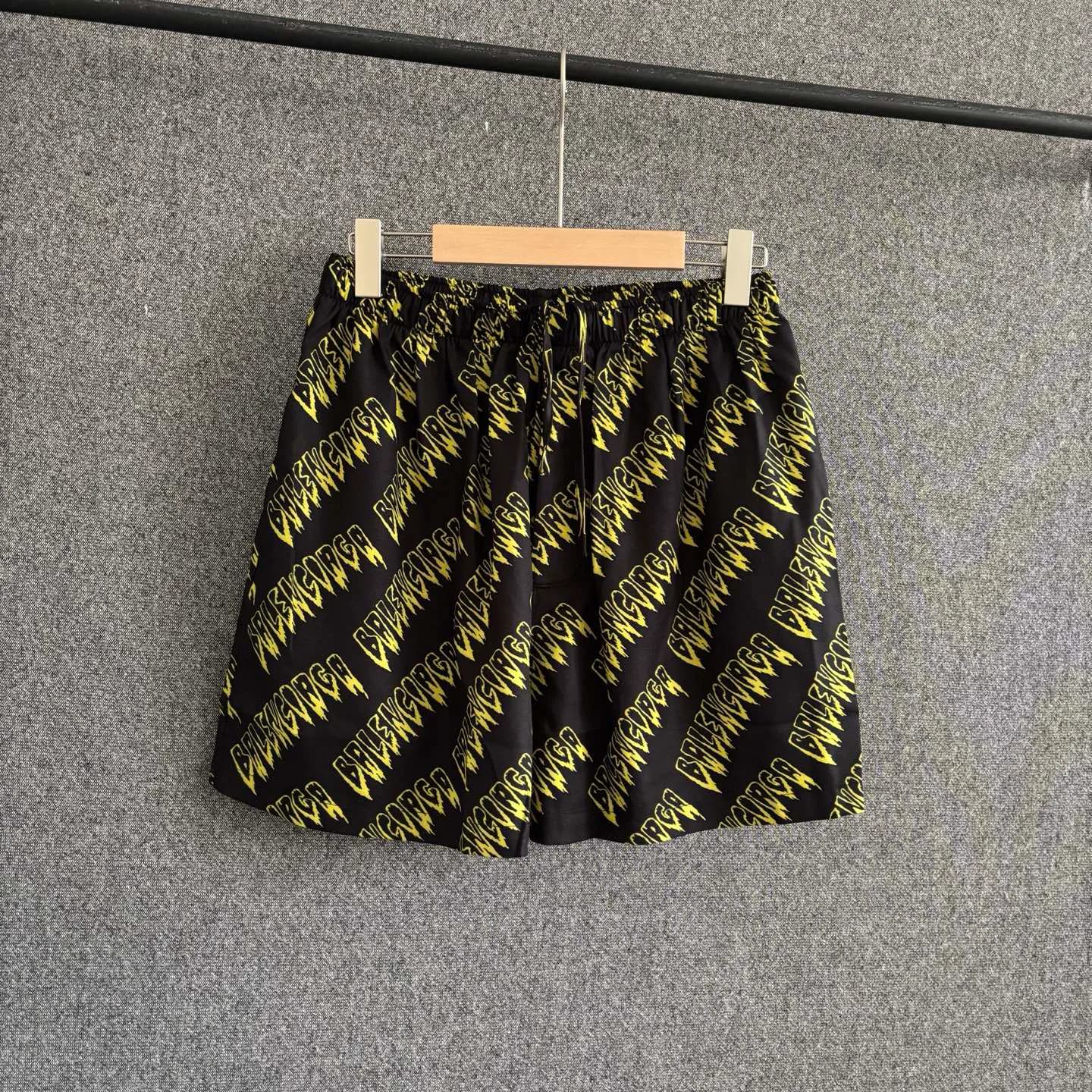 Шорты Женские Balenciaga 13110716