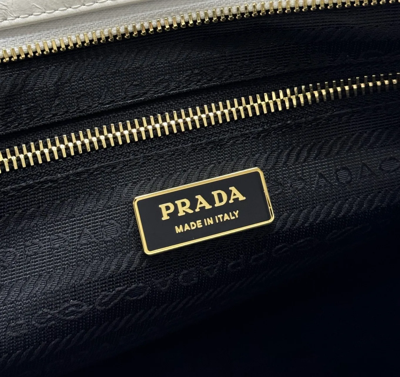 Классические Сумки Женские Prada 11462526
