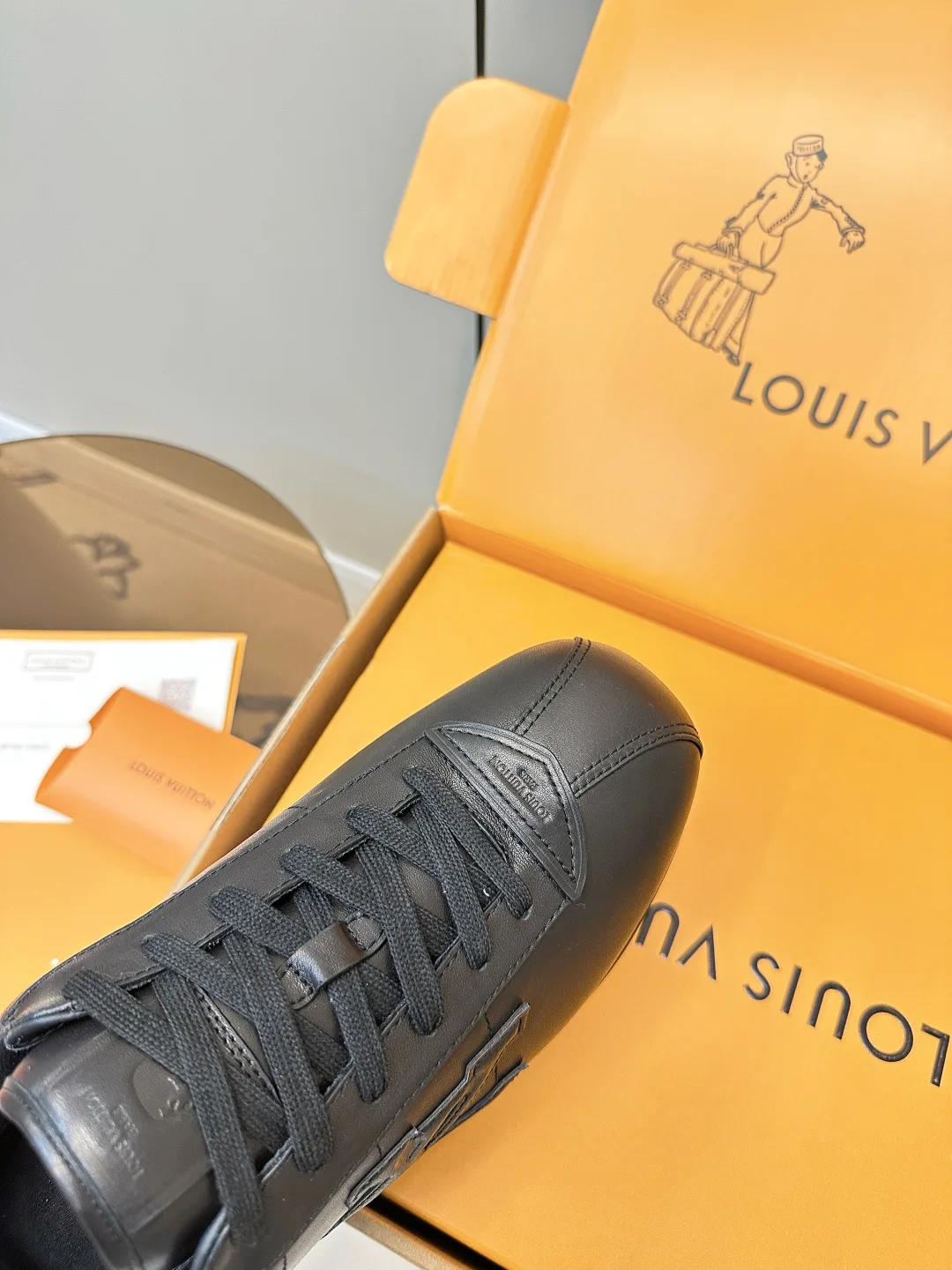 Кроссовки Женские Louis Vuitton 4948543