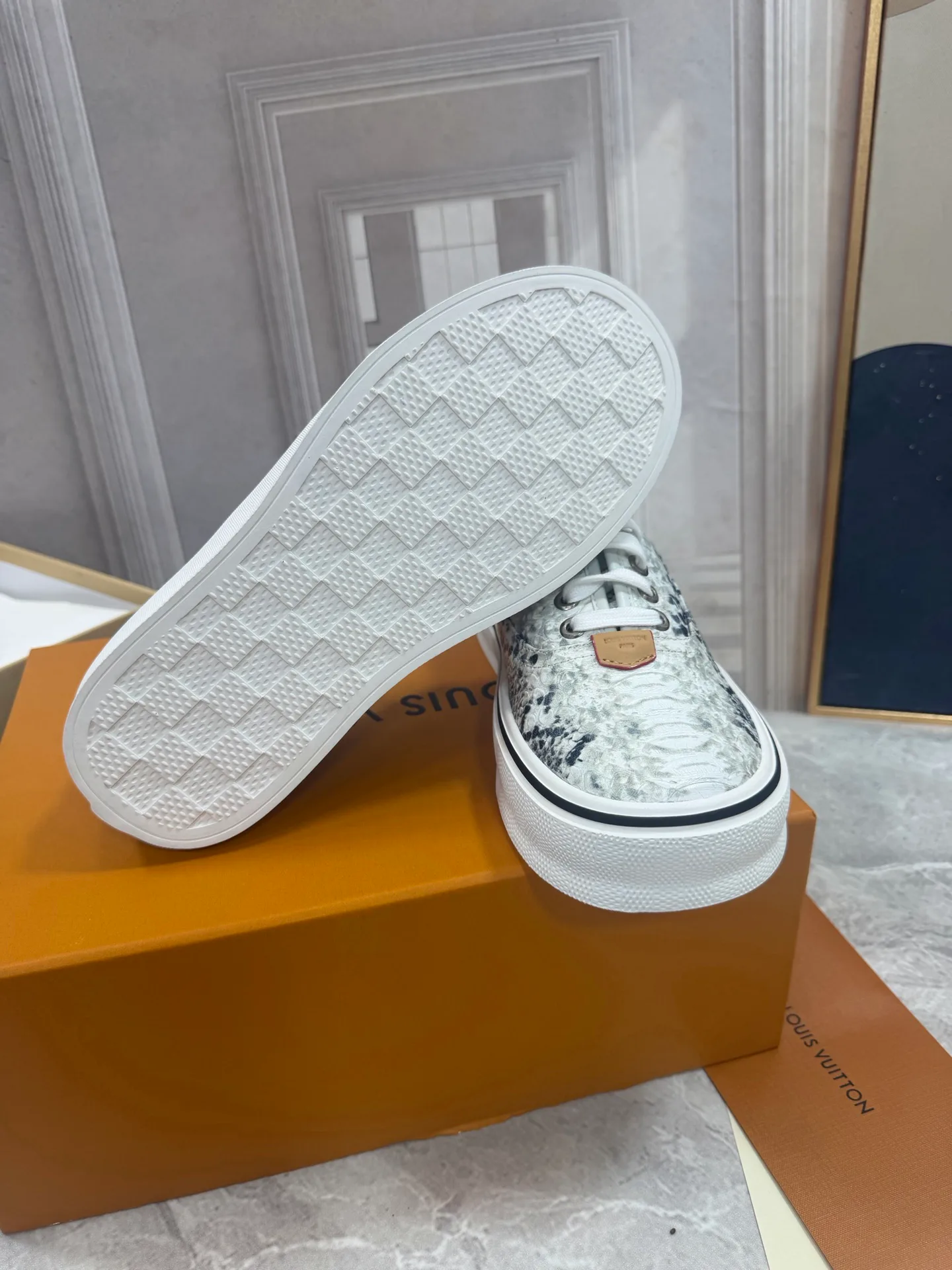Кроссовки Мужские Louis Vuitton 18190052