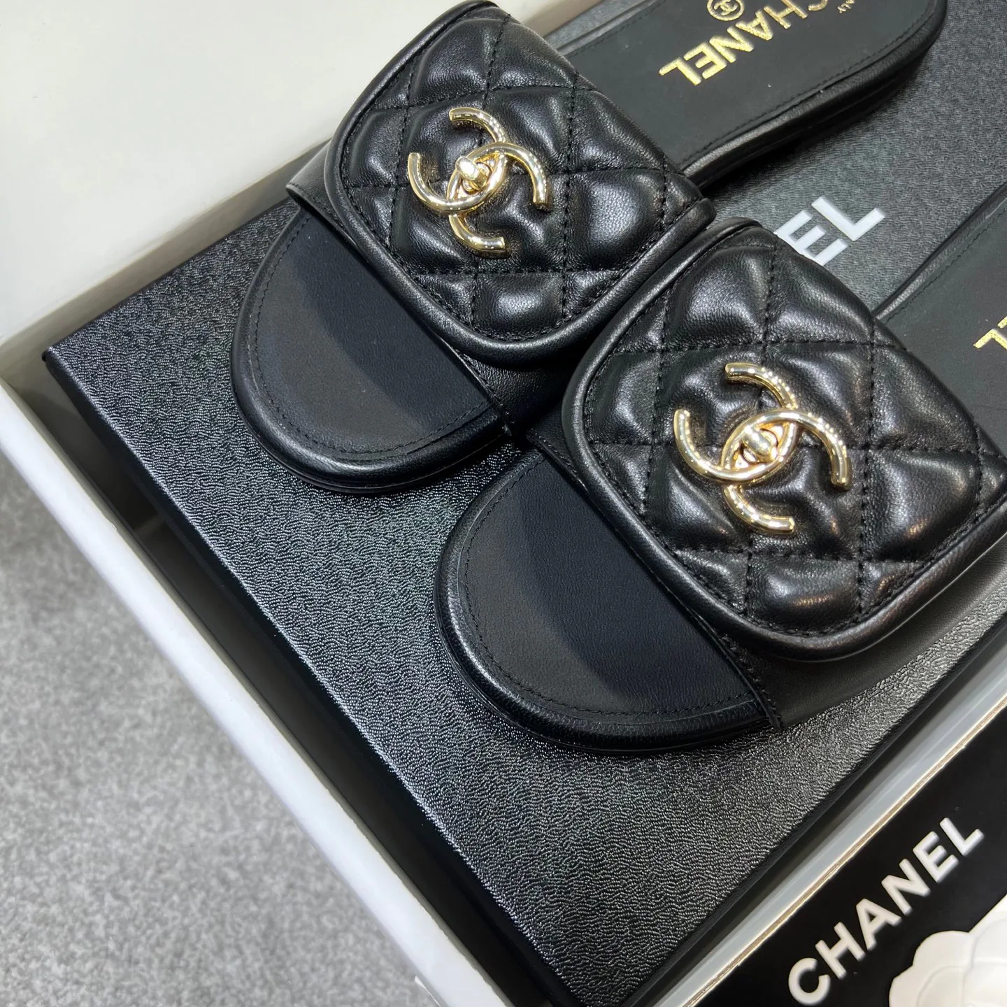Шлепанцы Женские Chanel 5618676