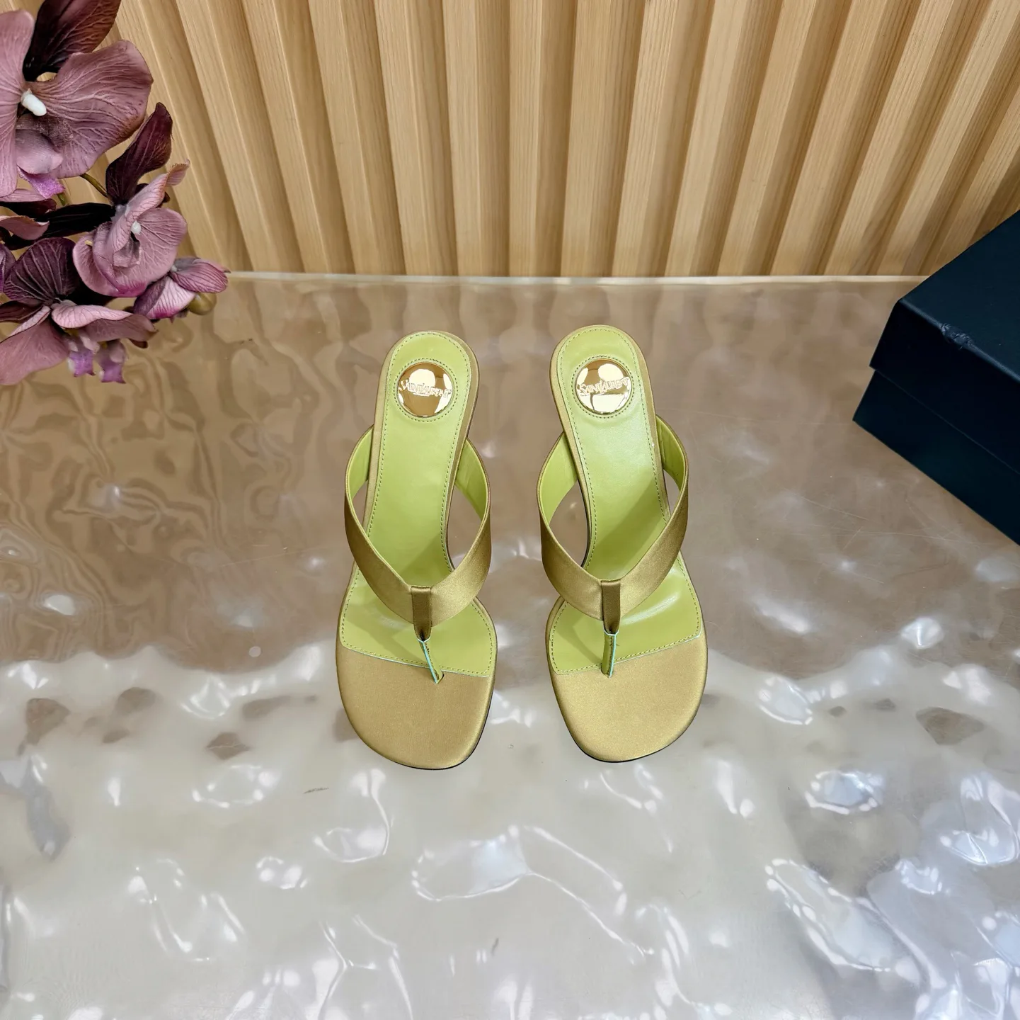 Шлепанцы Женские Saint Laurent 11660258