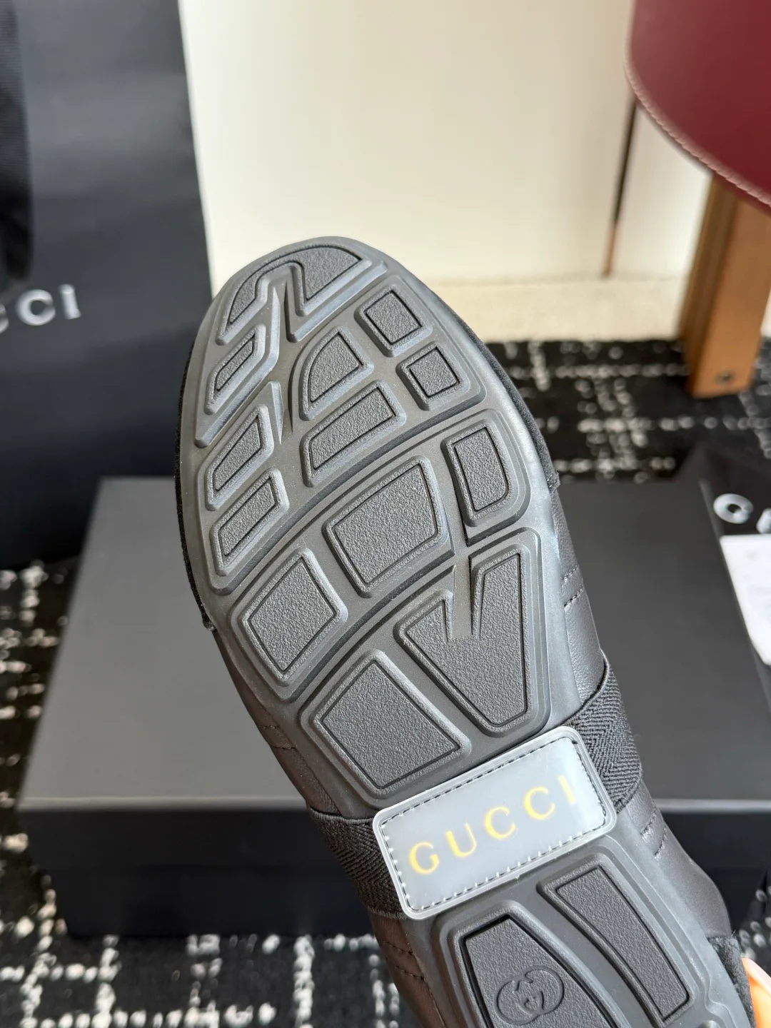 Кроссовки Женские Gucci 18121096