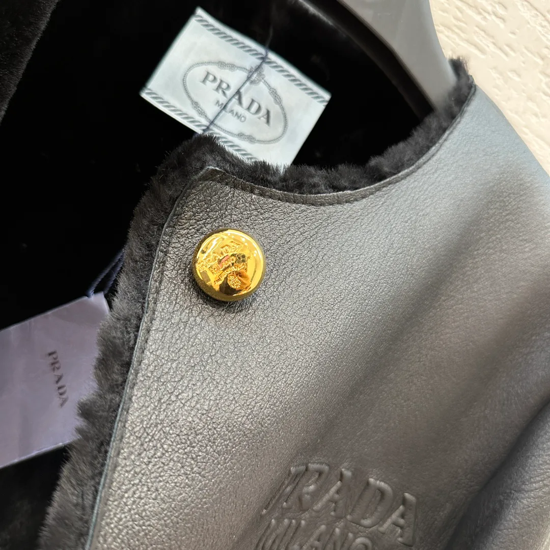 Кожаные Куртки И Дублёнки Женские Prada 1268103