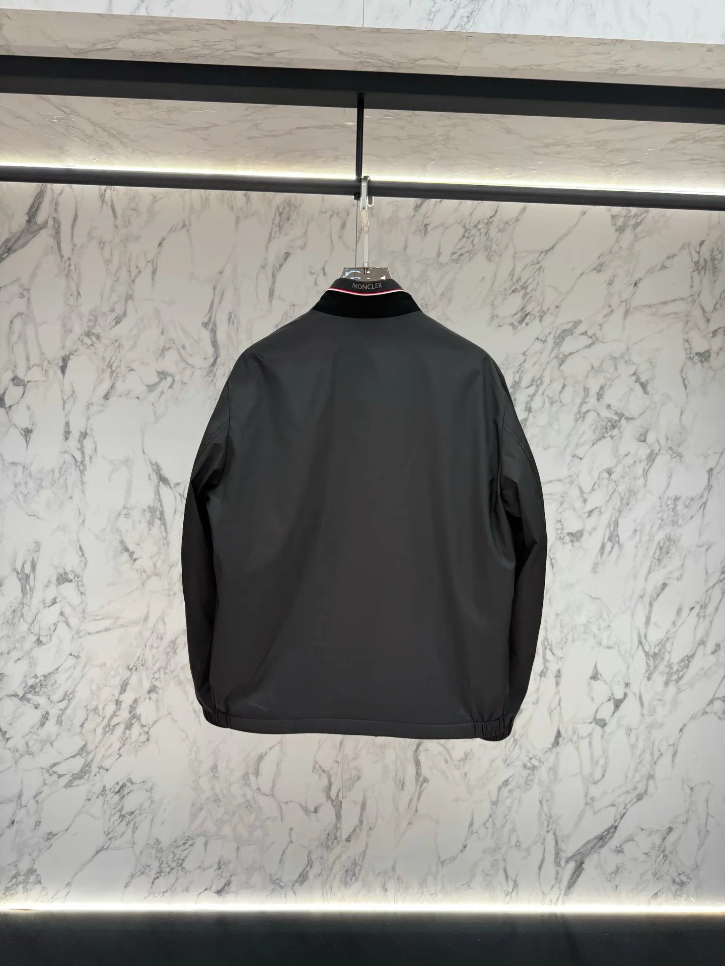 Куртки И Пуховики Мужские Moncler 17944107