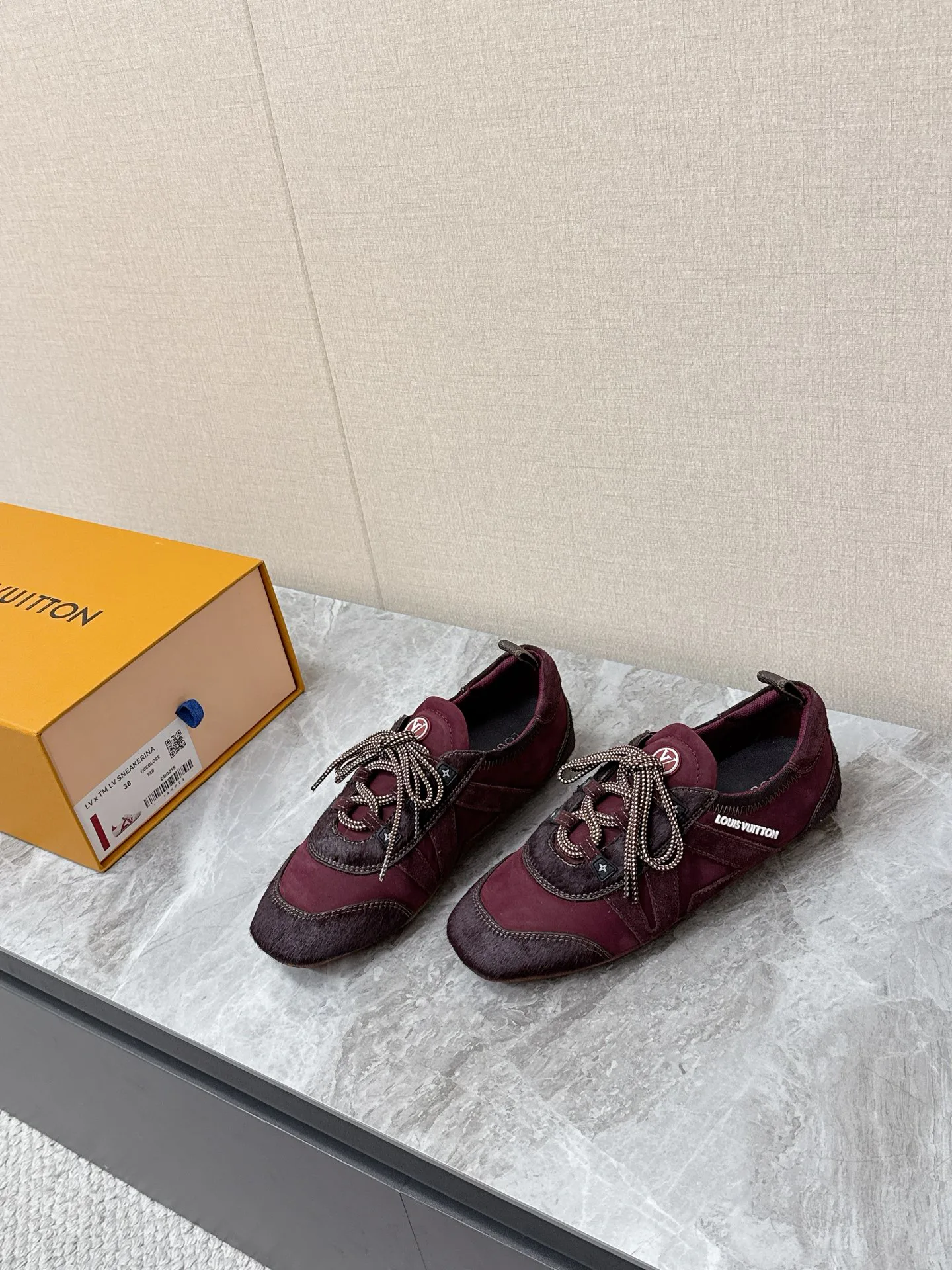 Кроссовки Женские Louis Vuitton 2625309