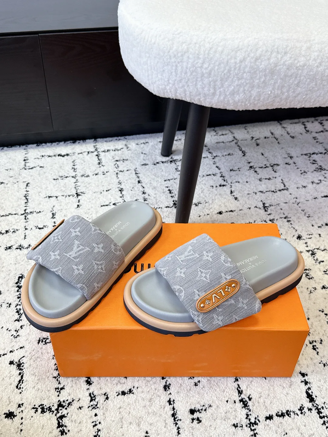 Шлепанцы Женские Louis Vuitton 1752812