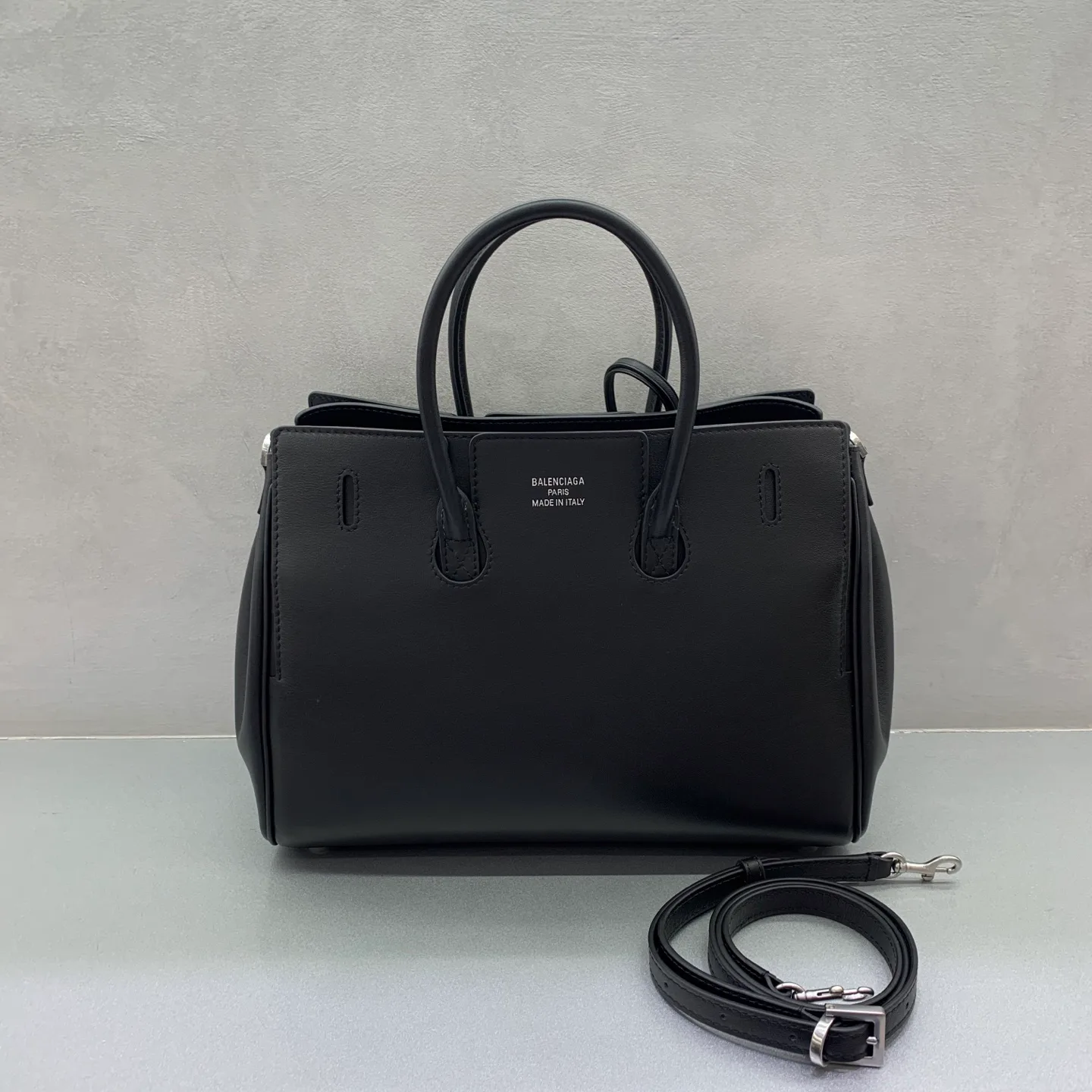 Классические Сумки Женские Balenciaga 18205722