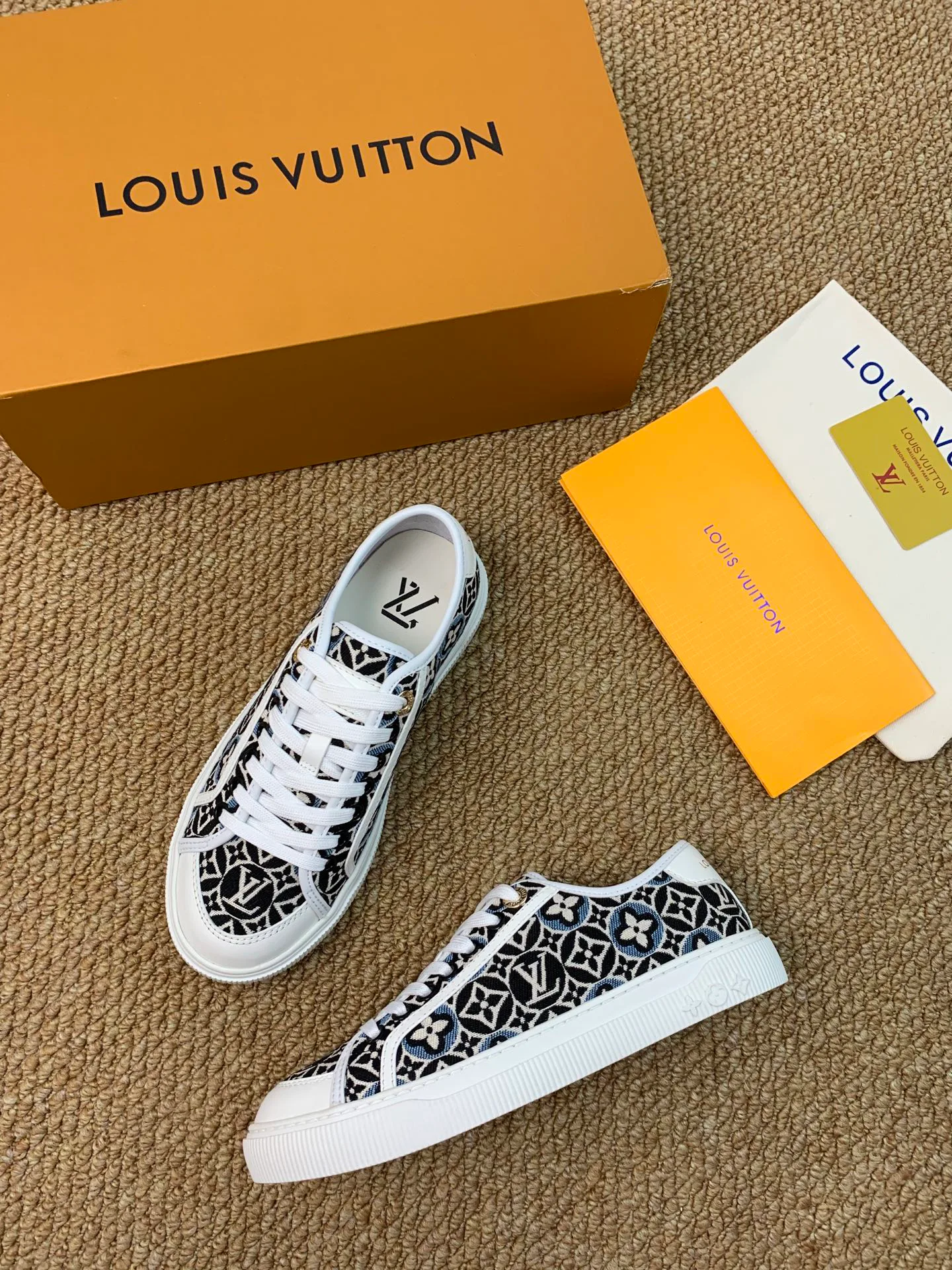 Кроссовки Женские Louis Vuitton 17545199