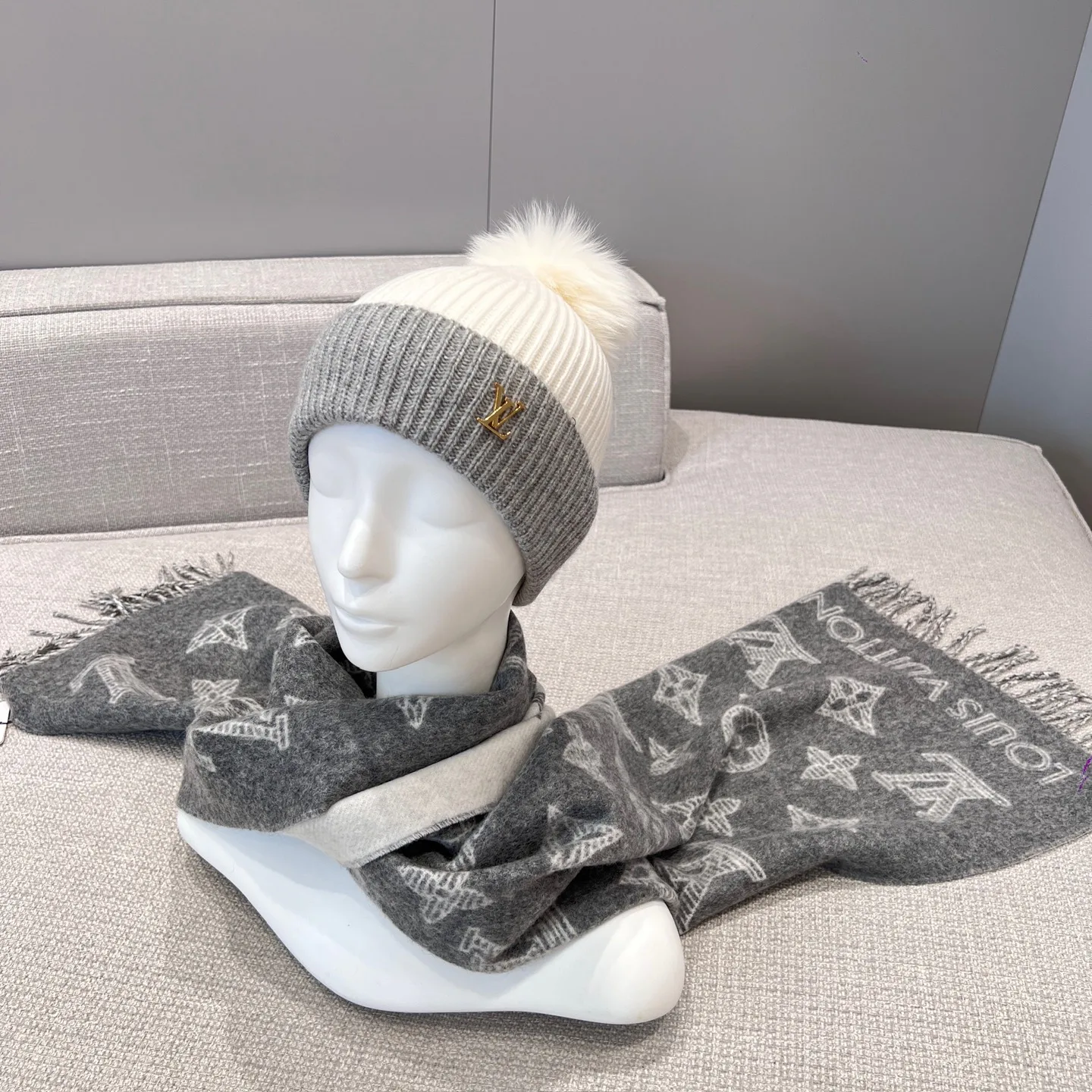 Шарфы Louis Vuitton 17323806