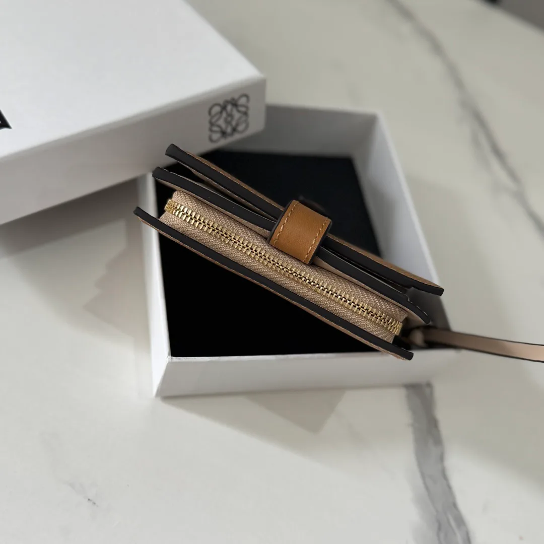 Клатчи Женские Loewe 17502820