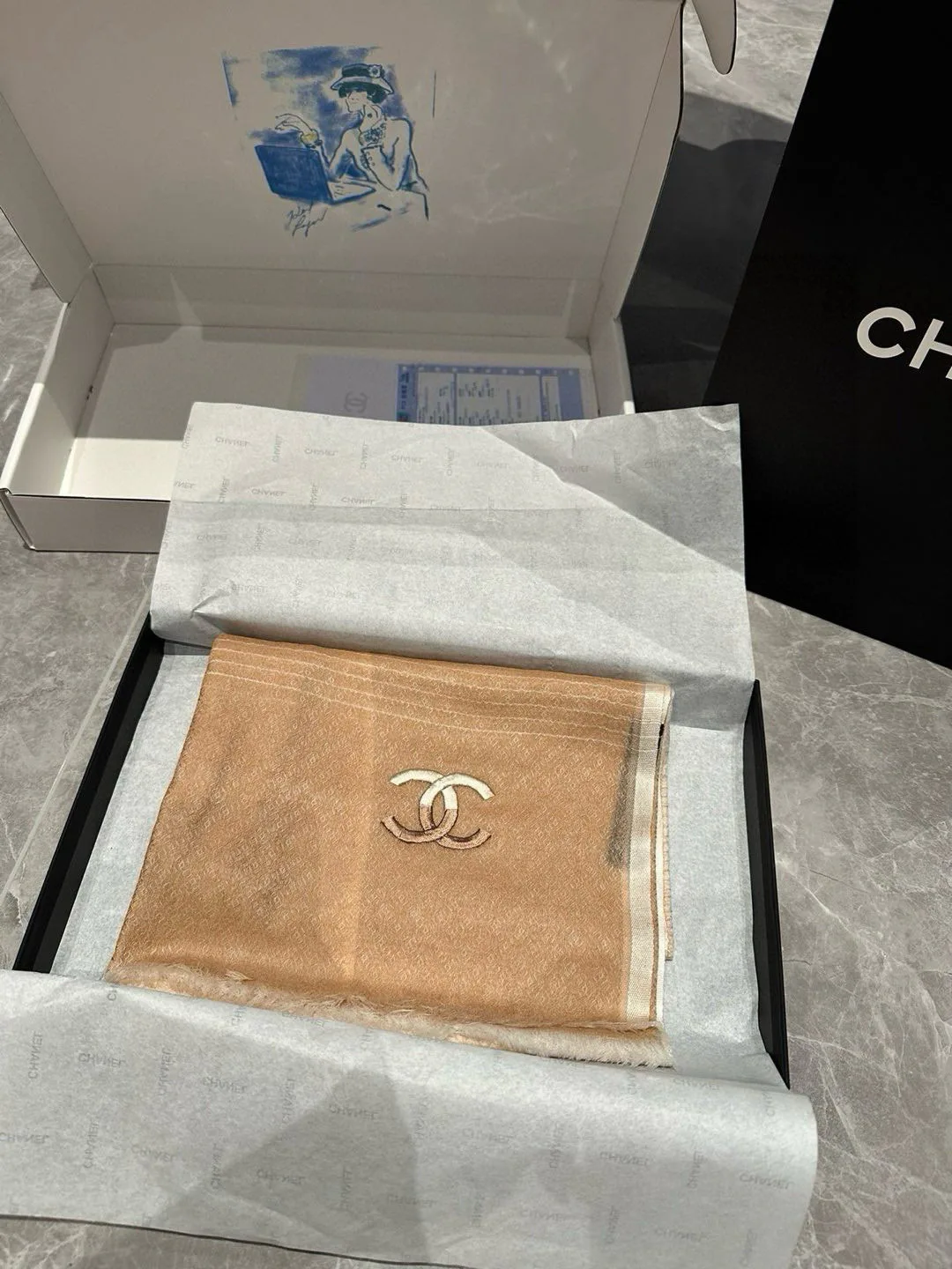 Шарфы Chanel 5425