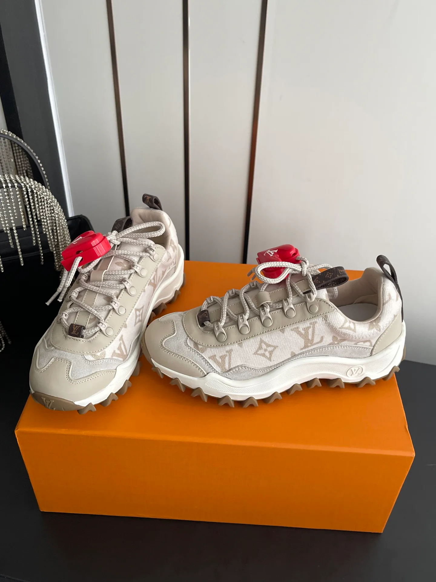 Кроссовки Женские Louis Vuitton 17554377