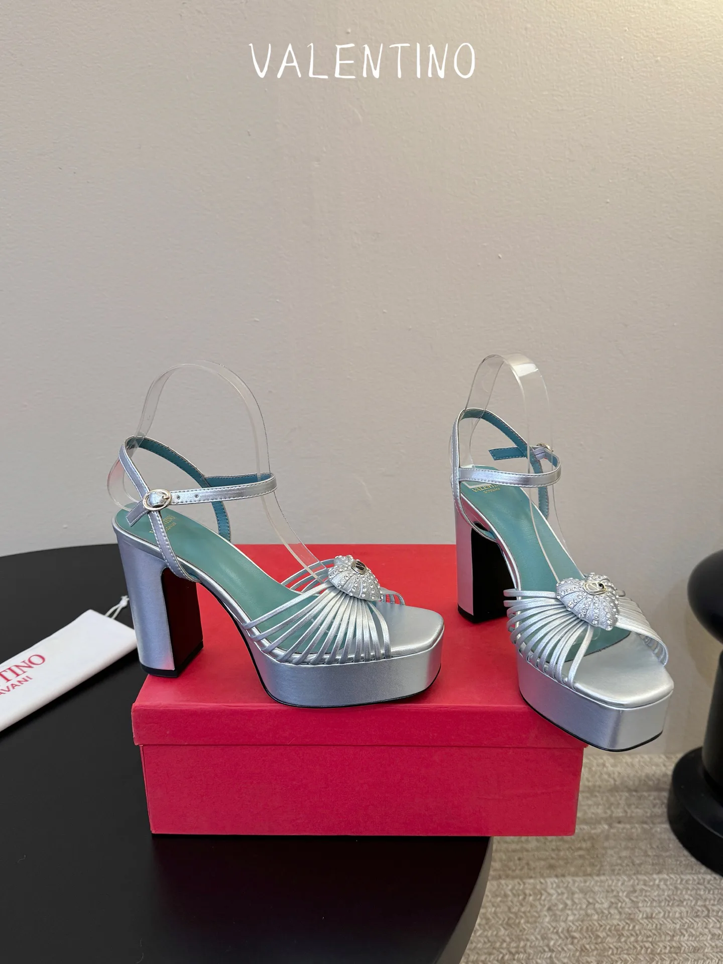 Босоножки Женские Valentino 17396954