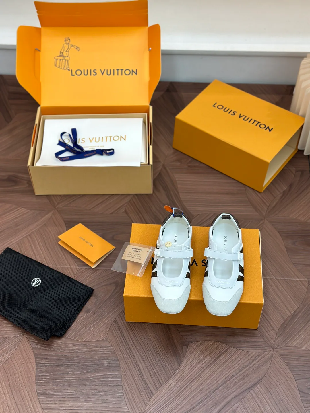 Кроссовки Женские Louis Vuitton 19480021