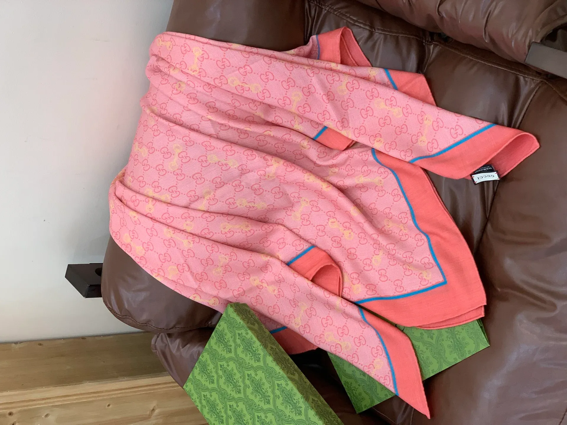 Шарфы Gucci 205984