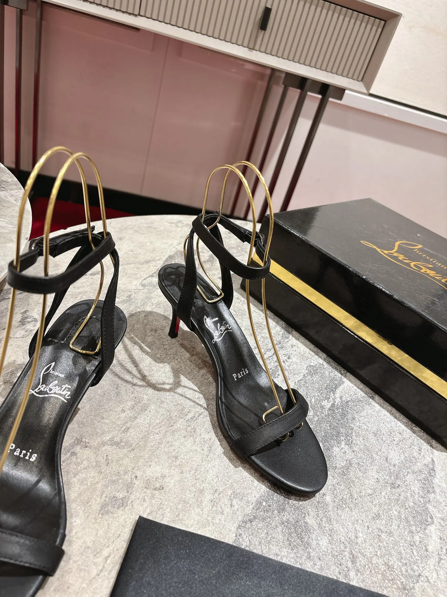 Босоножки Женские Christian Louboutin 14354242