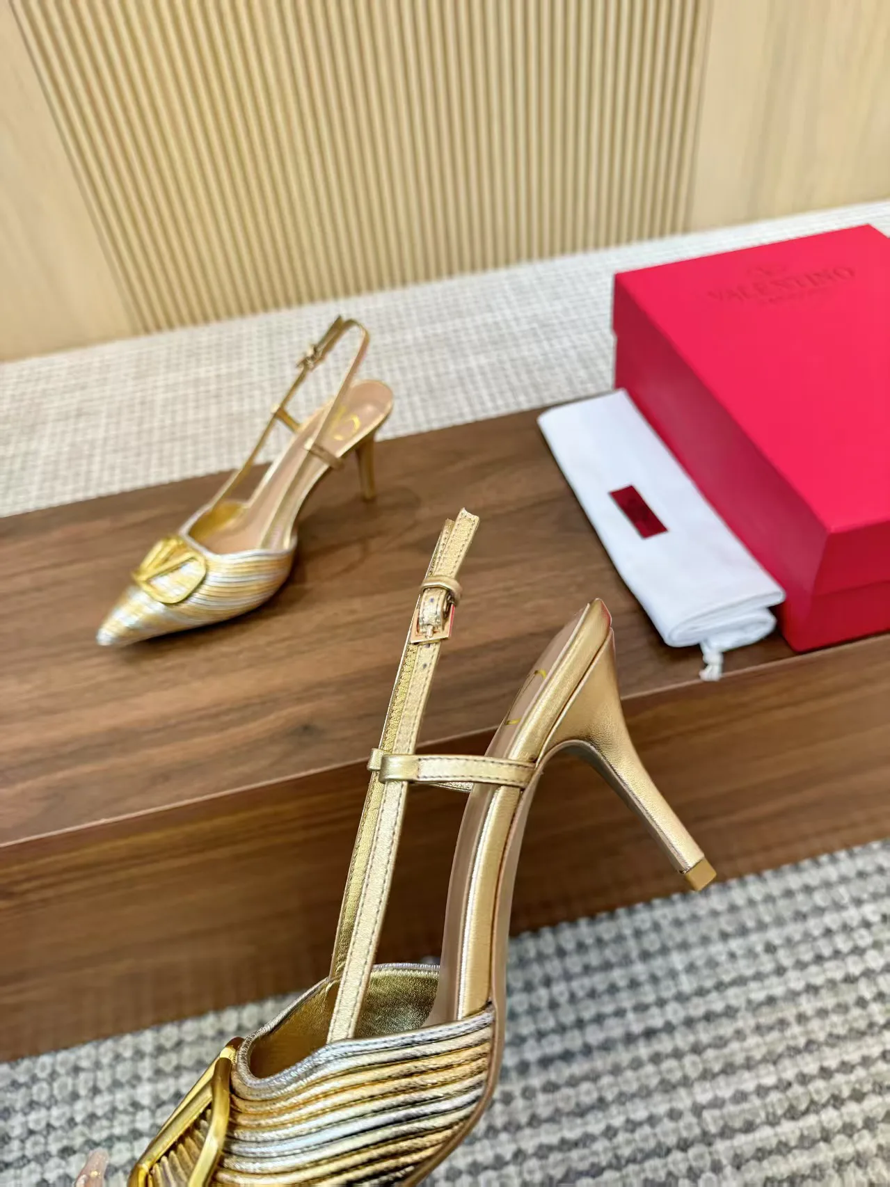 Босоножки Женские Valentino 17956881