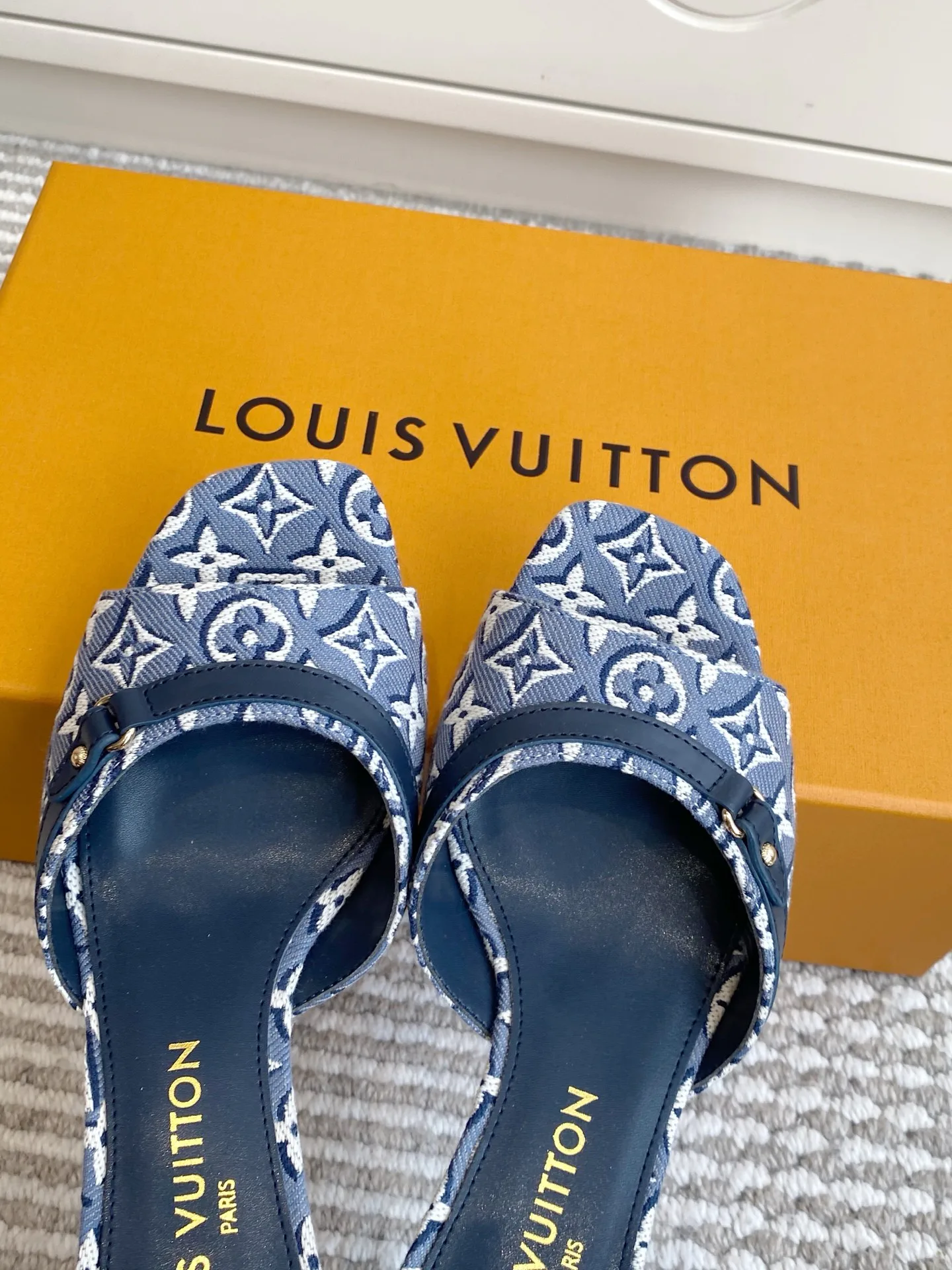 Босоножки Женские Louis Vuitton 17572132