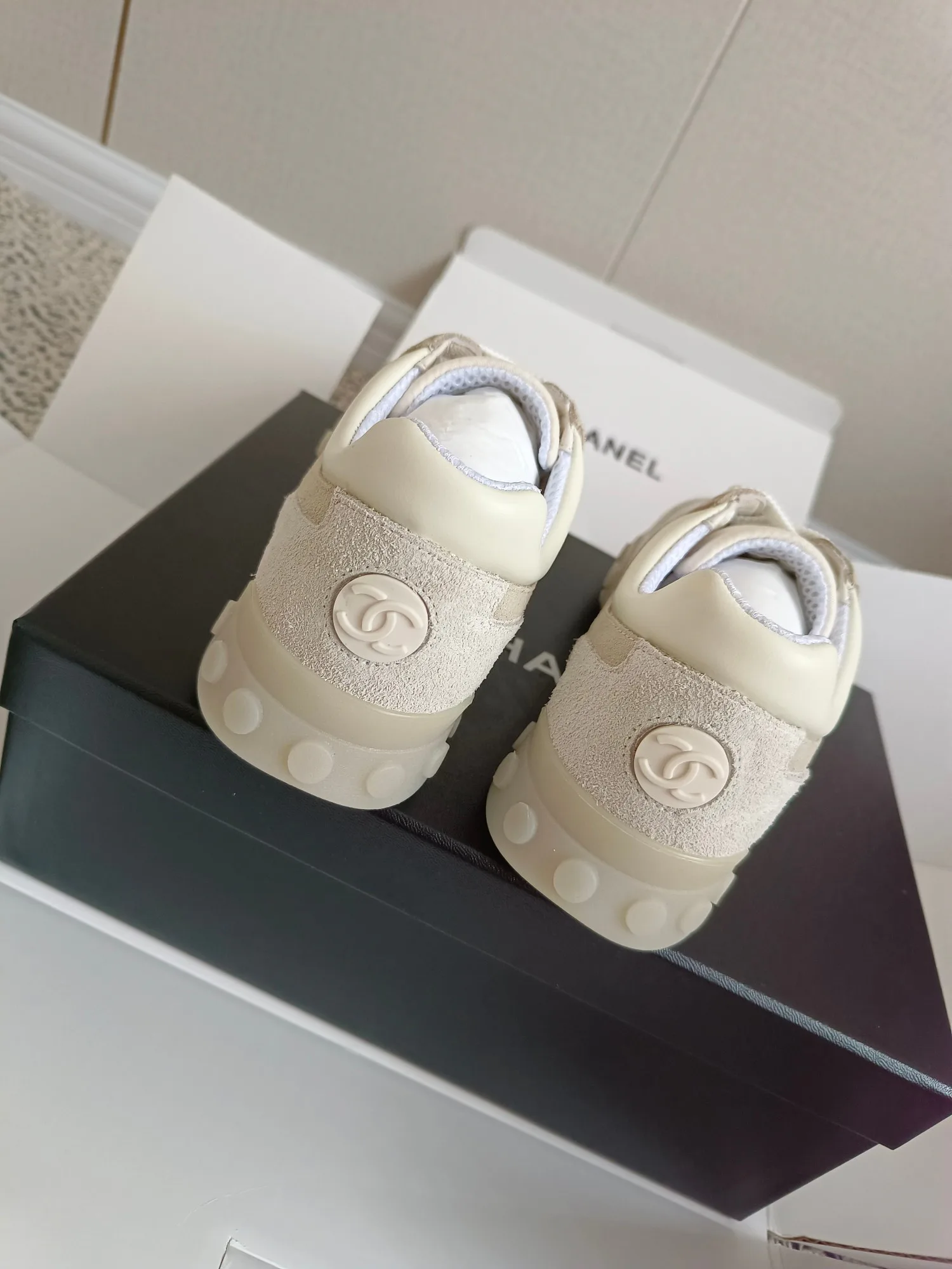 Кроссовки Женские Chanel 18475410
