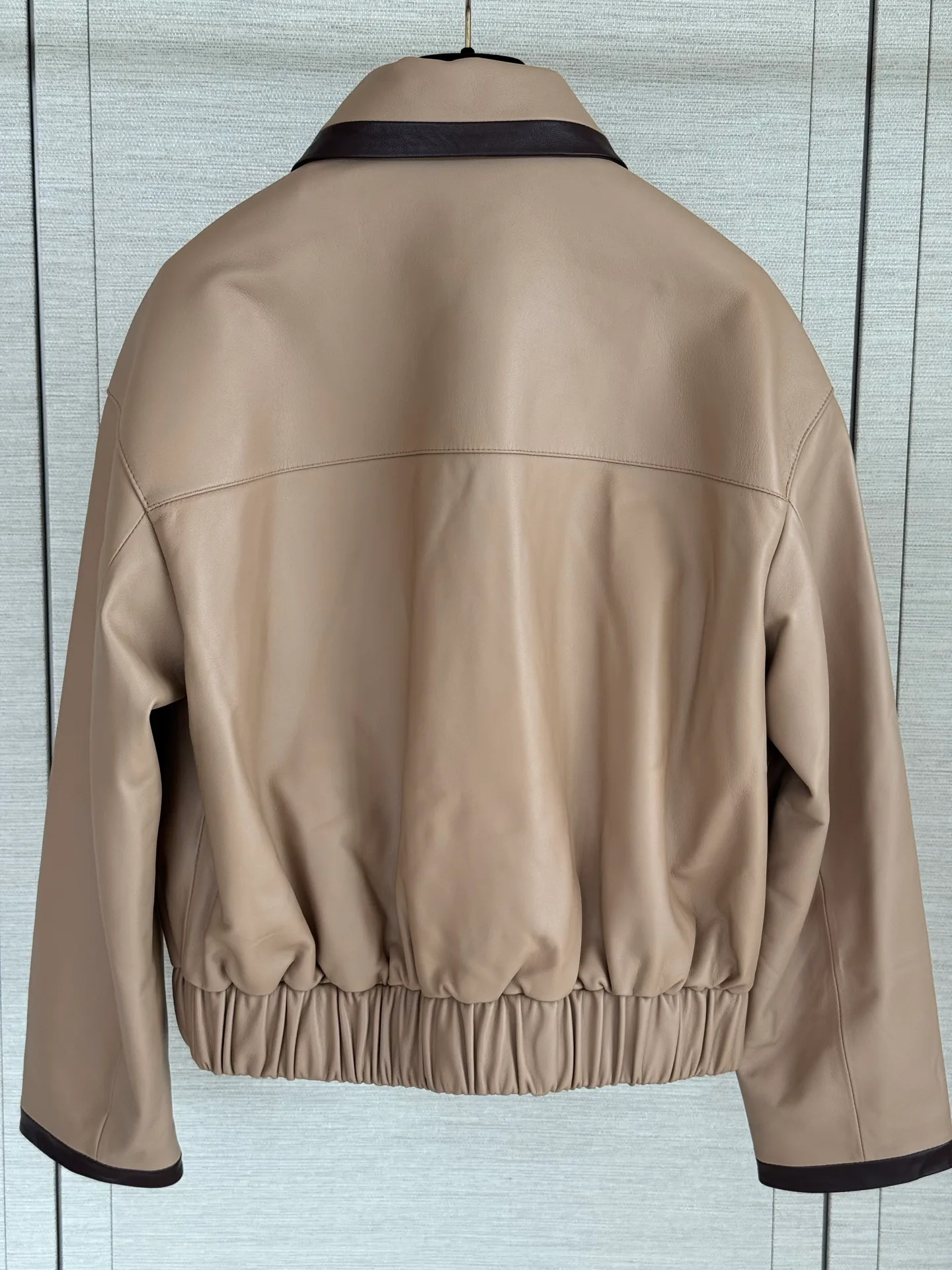 Кожаные Куртки И Дублёнки Женские Chanel 17925708
