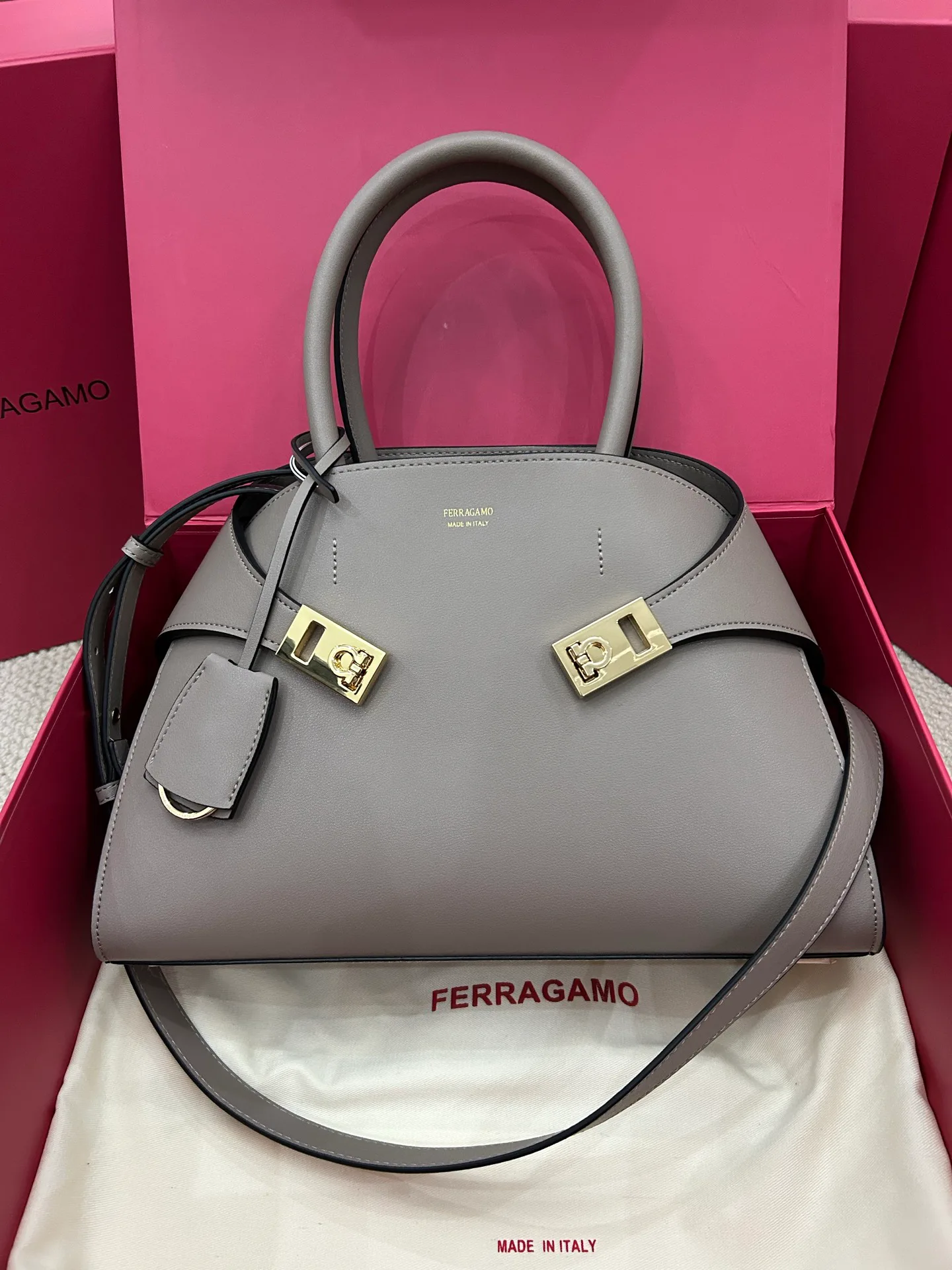 Классические Сумки Женские Salvatore Ferragamo 1401948